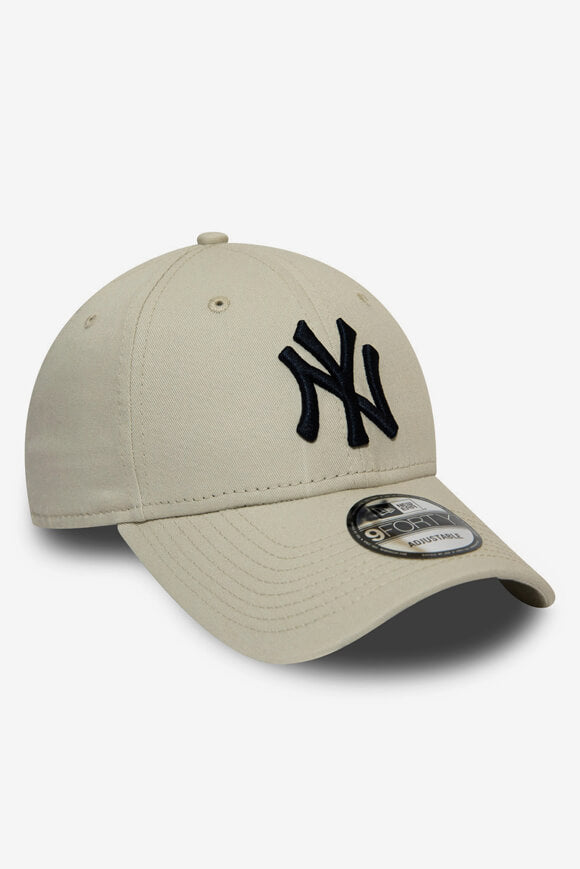 9Forty Cap / Strapback - Stone + Black