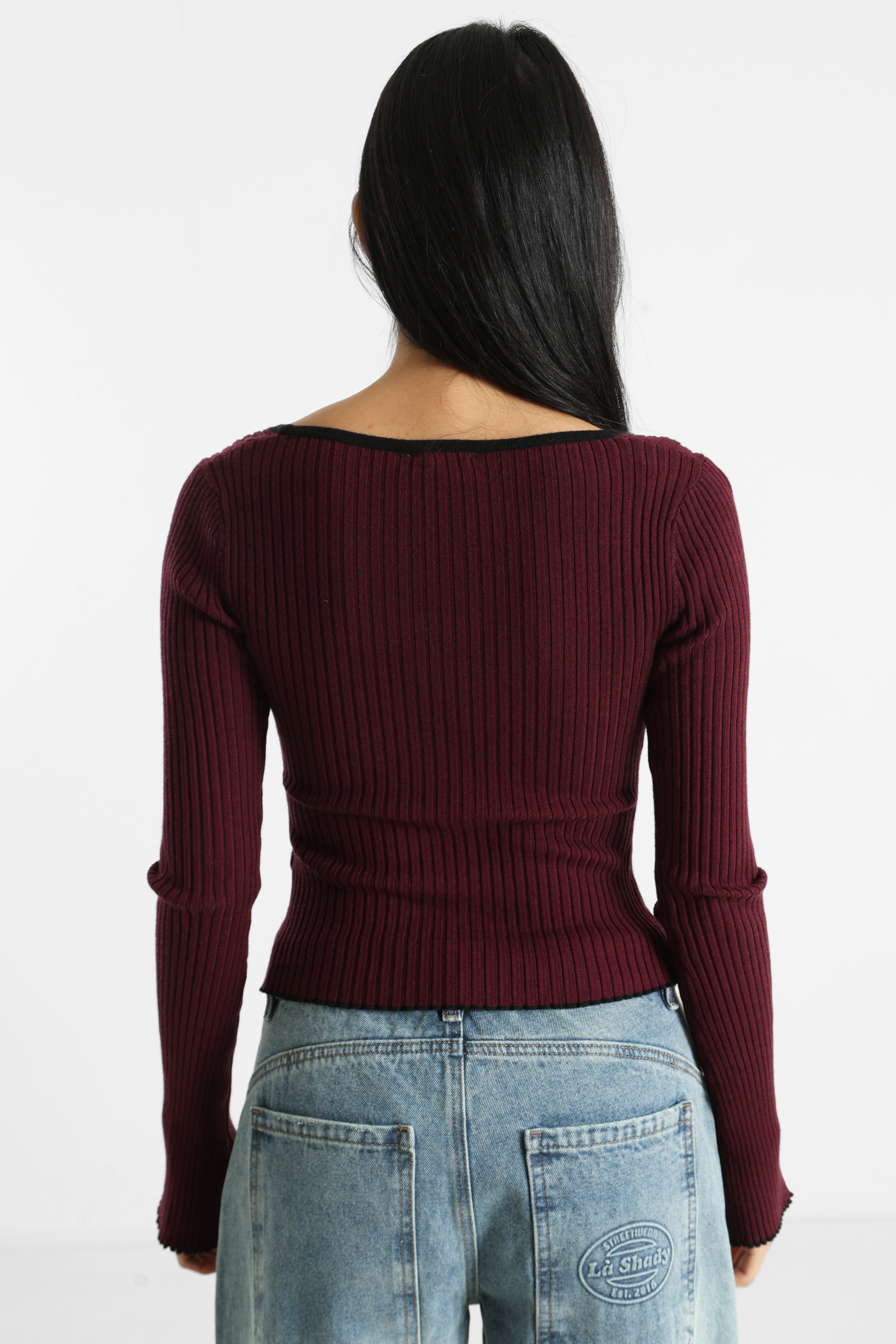 Pull court en tricot fin côtelé - Bordeaux + Noir