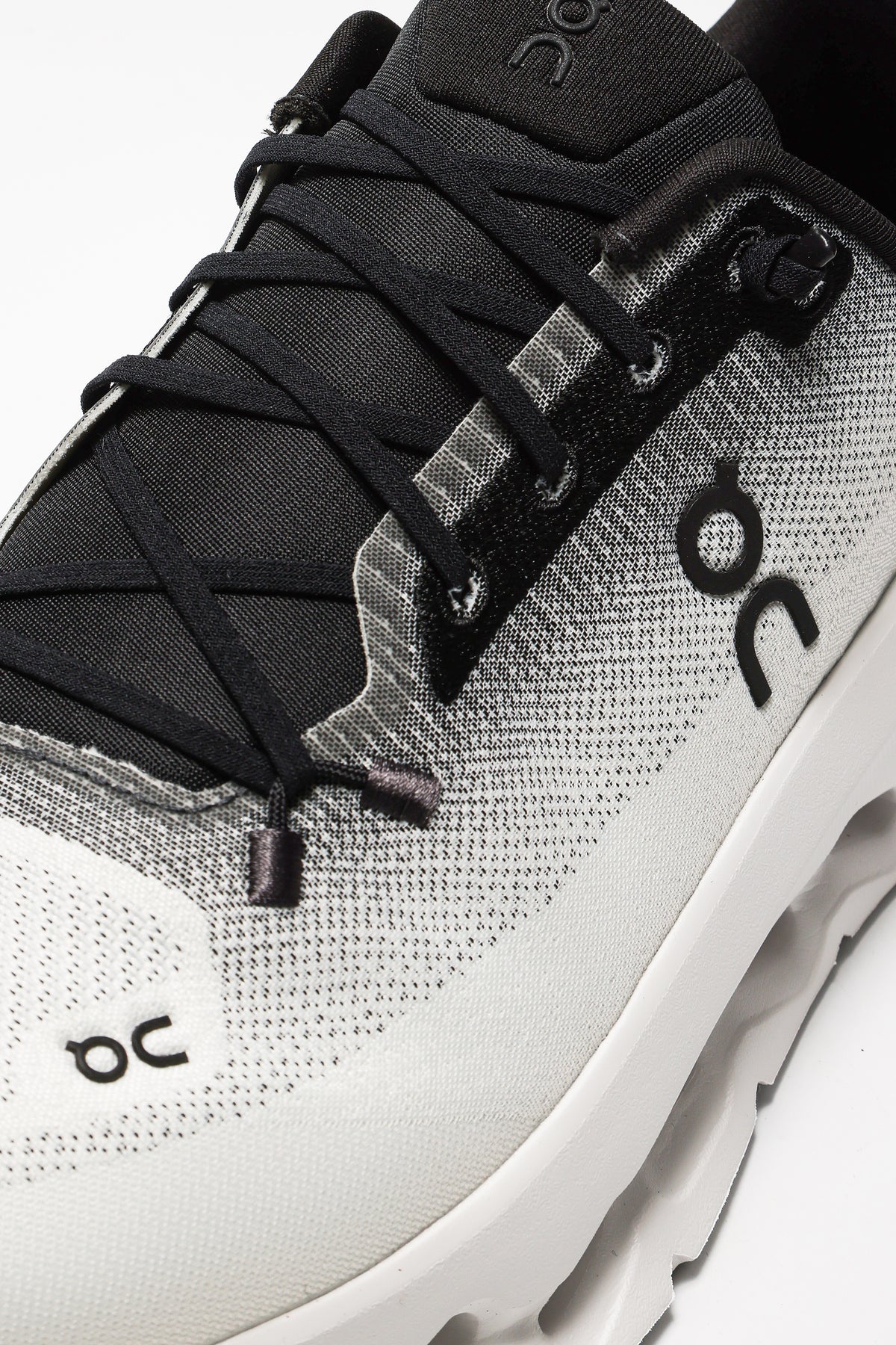 Cloudtilt sneakers - Black + Ivory