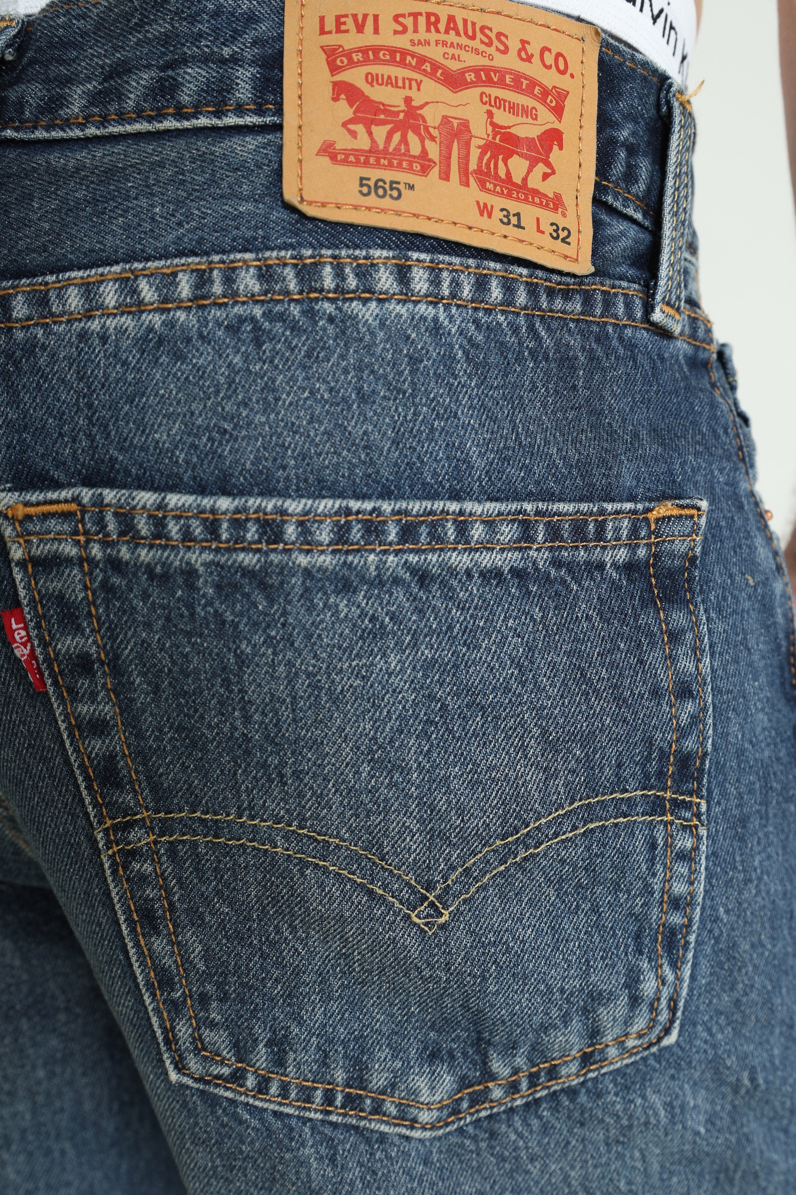 565™ Loose Fit Straight Jeans L32 - Right Mind