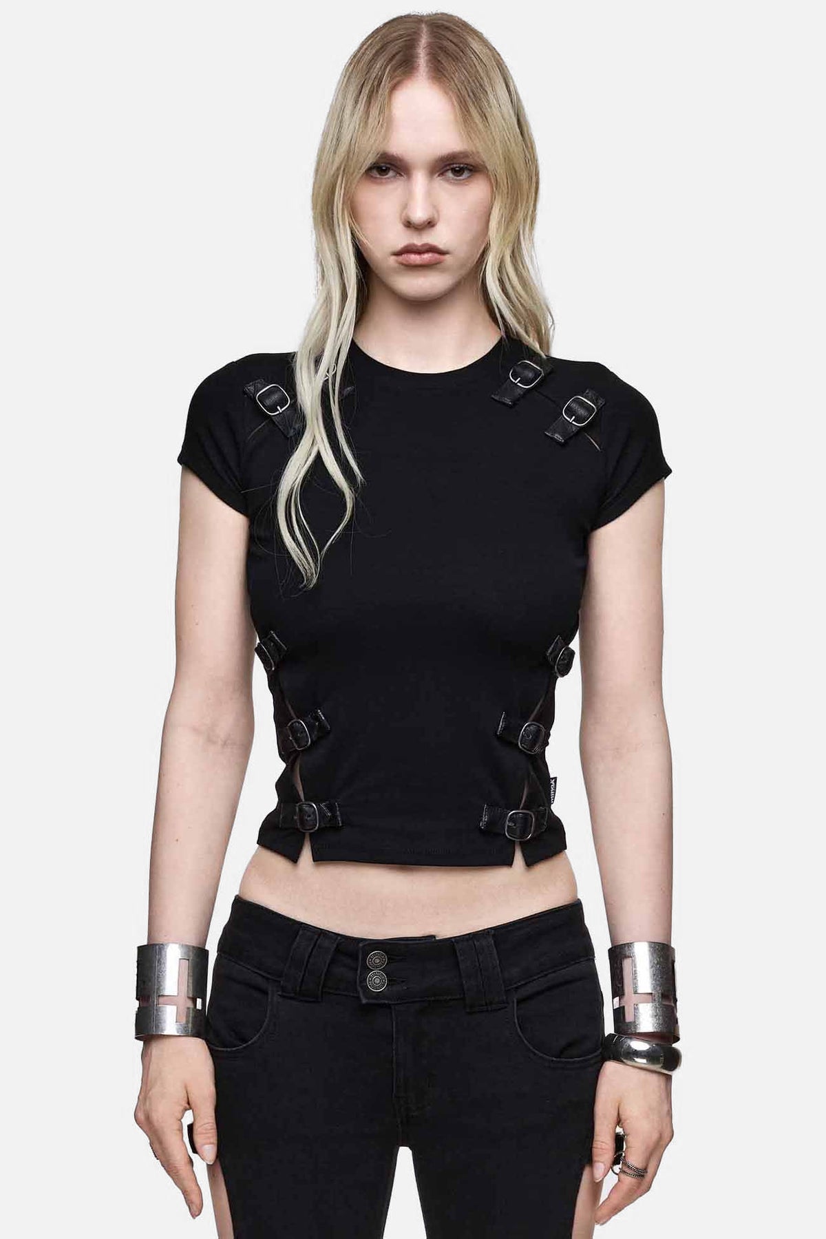 Oblivion Buckle Cut Out cropped t-shirt - Black