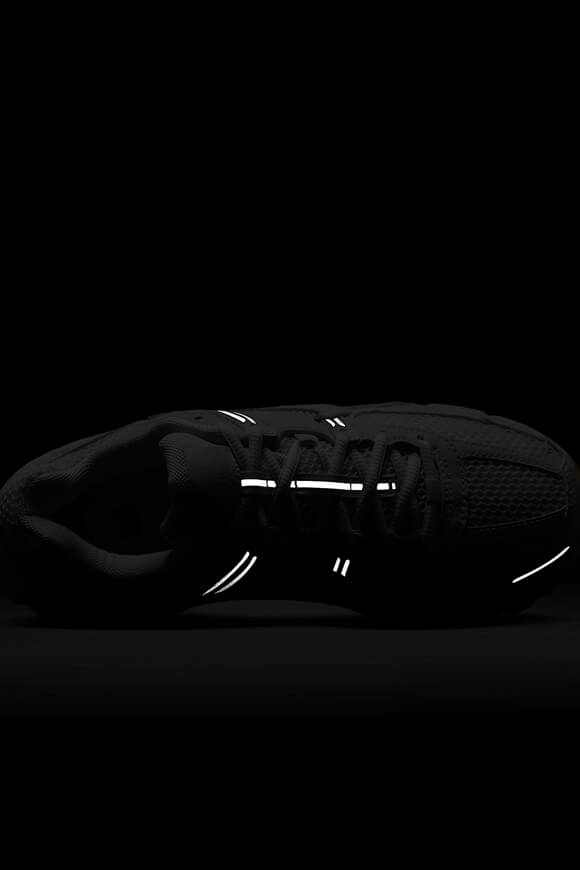 Zoom Vomero 5 Sneaker - White + Phantom + Summit White