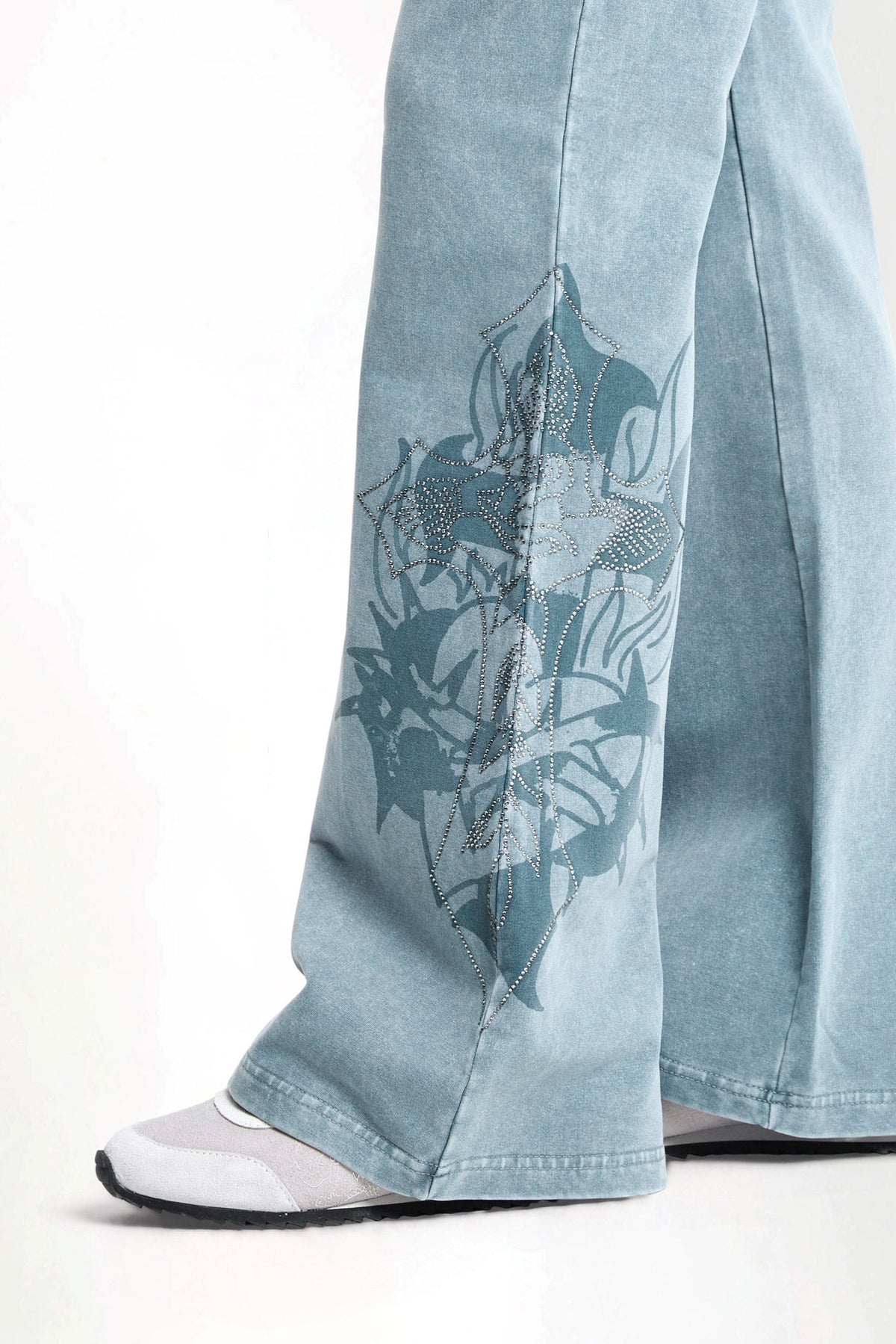 Cross and thorns pantalon flare en sweat - Blue Washed