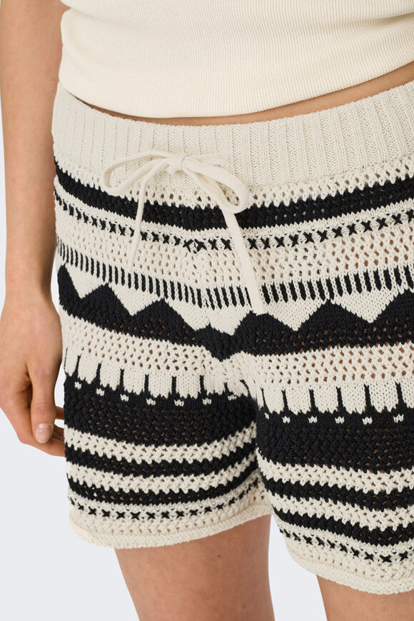 ONLMERIDA Häkelshorts - Ecru + Black