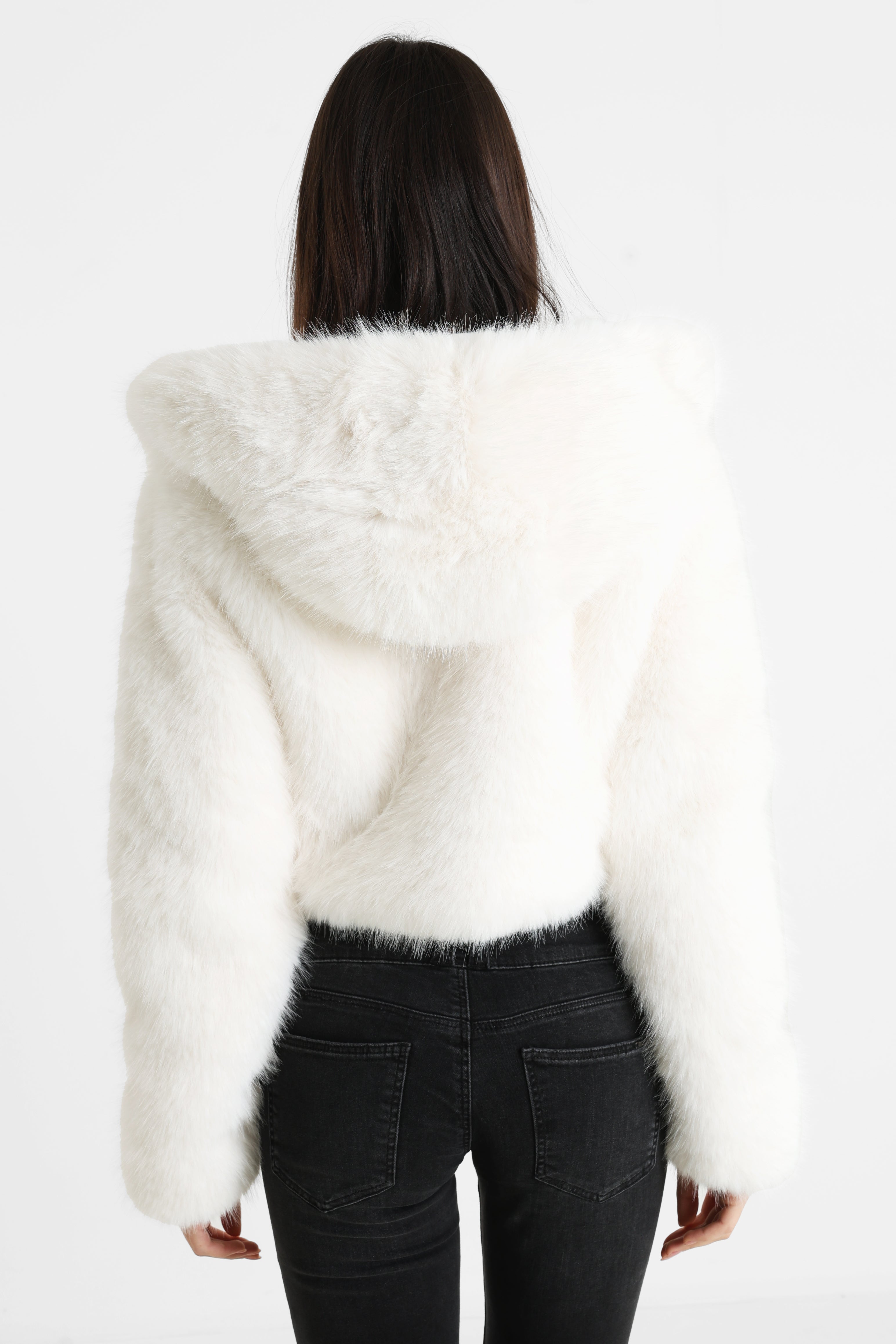 Veste courte en fourrure synthétique - Ecru