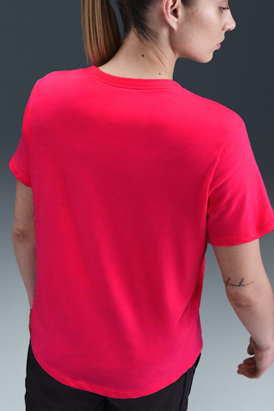 Sportswear Club Essentials T-Shirt - Rush Pink