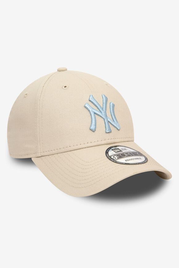 9Forty Cap / Strapback - Stone + Light Blue