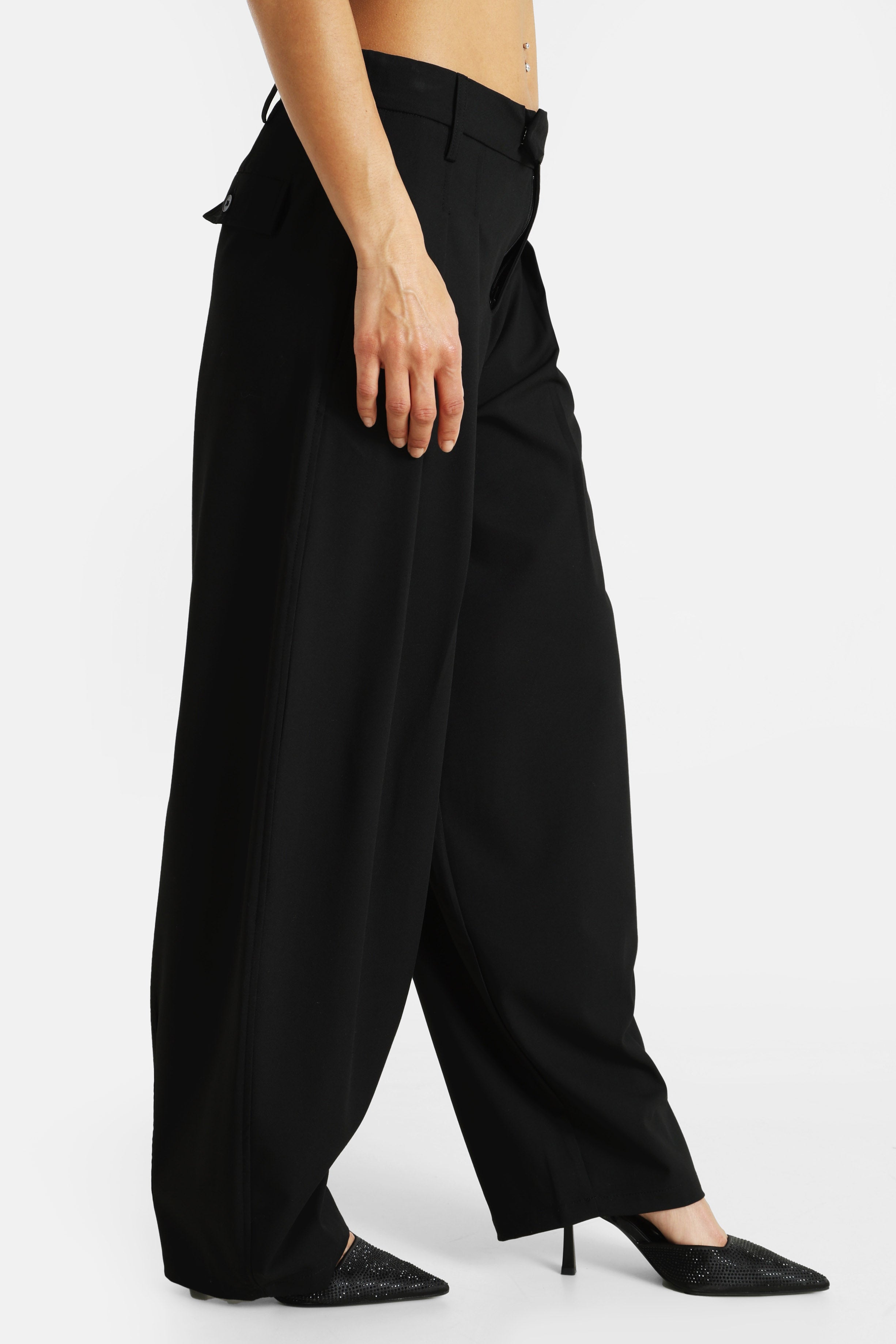 Barrel Fit Stoffhose - Schwarz