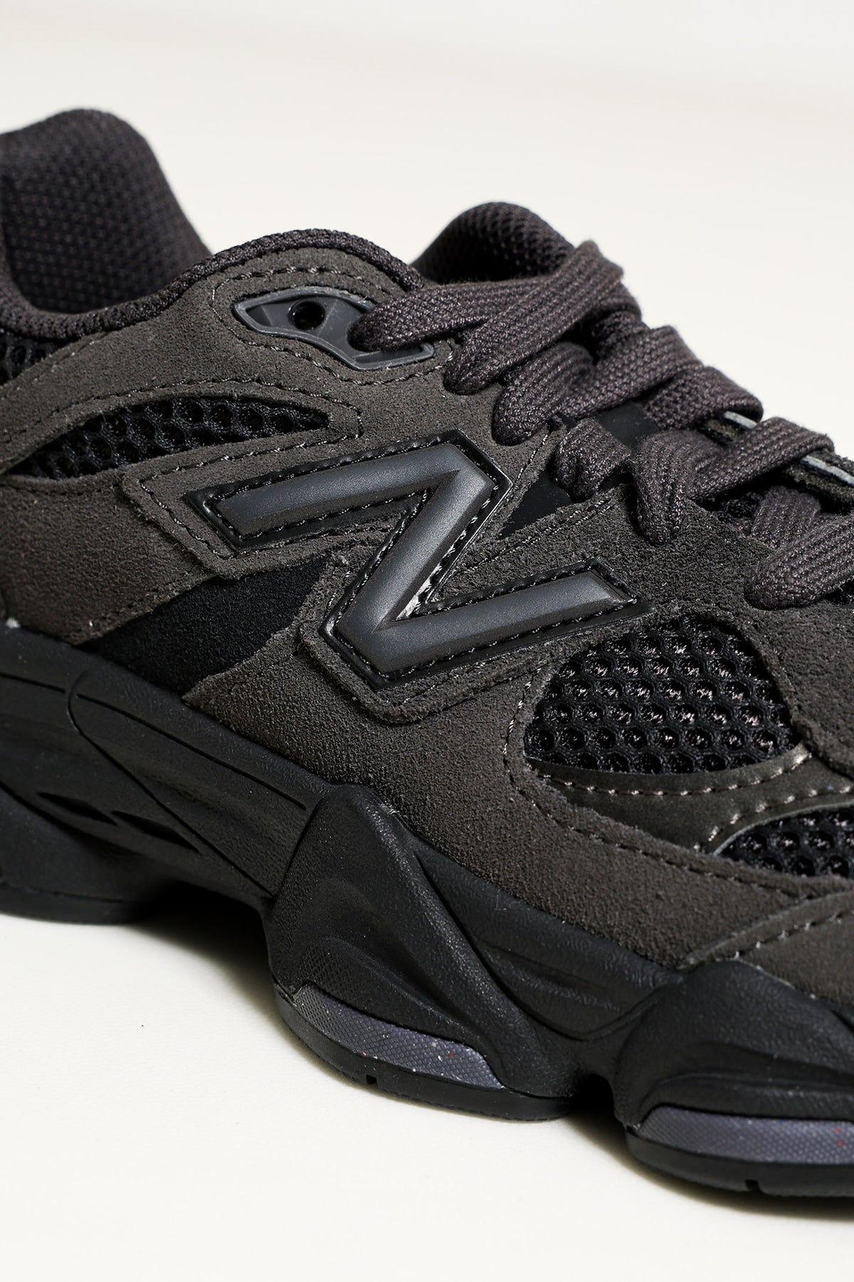 9060 Lace Sneaker - Black + Neptune Grey