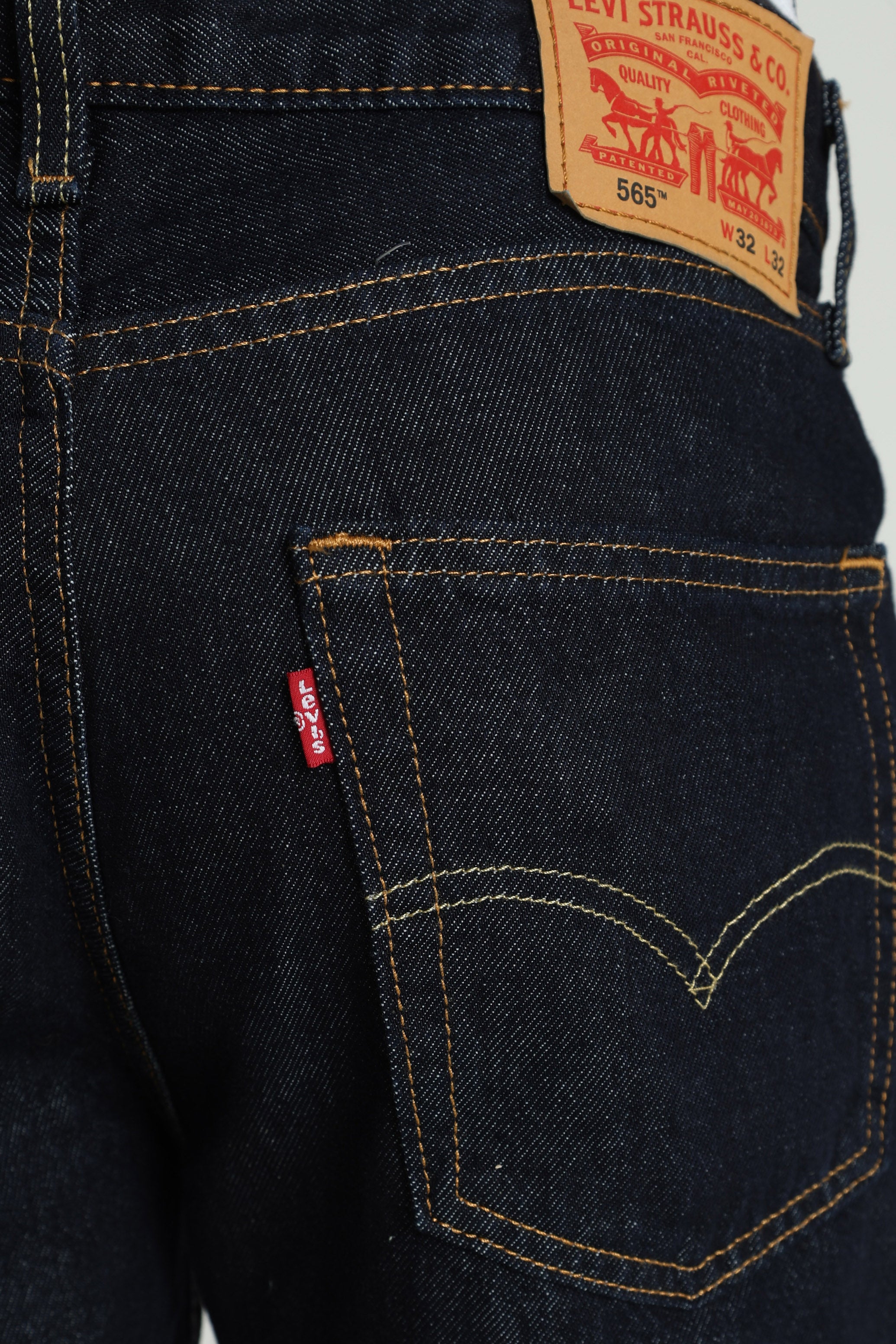 565™ Loose Fit Straight Jeans L32 - New Rinse