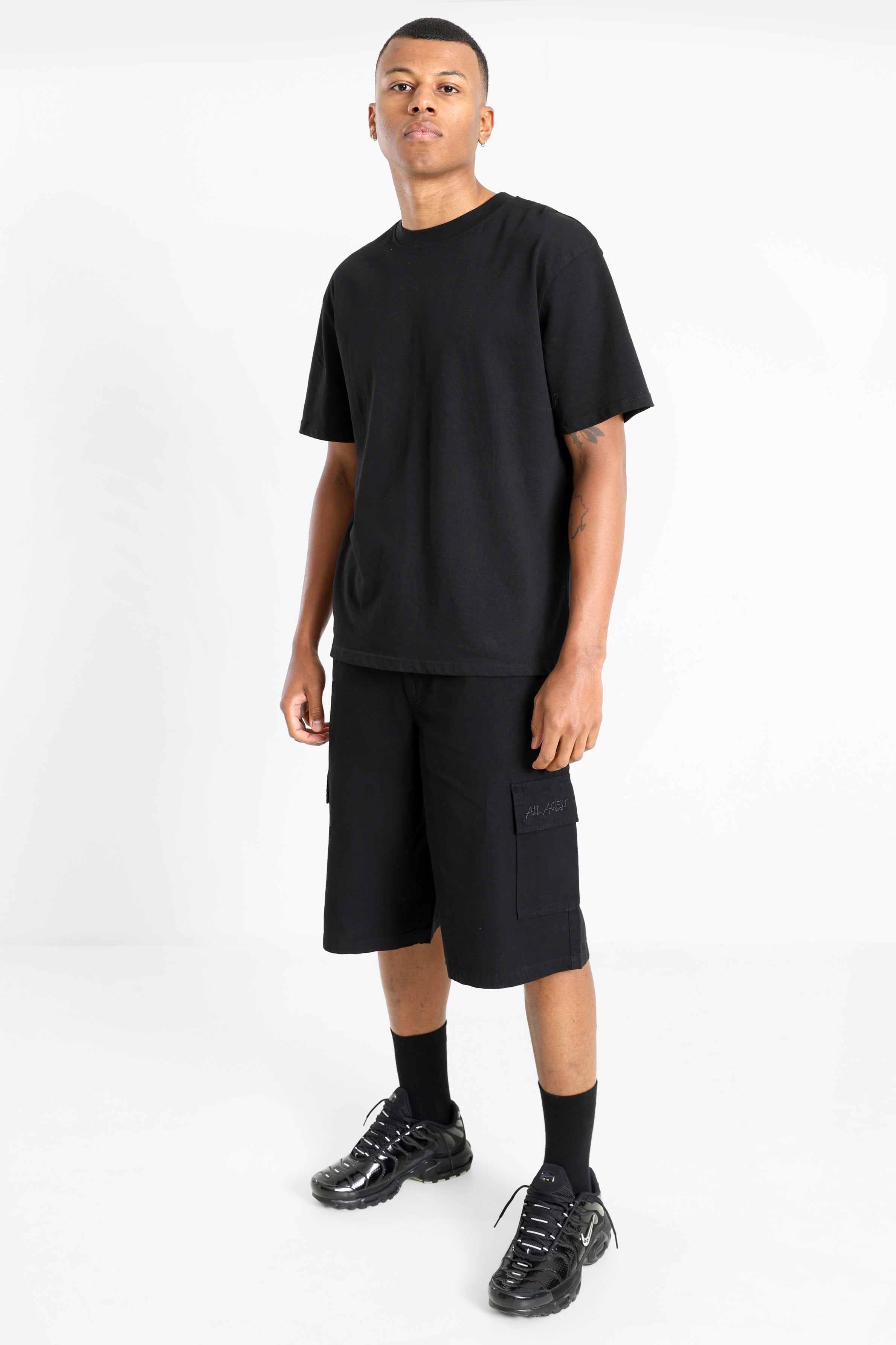Cargo Bermuda shorts in fabric - Black