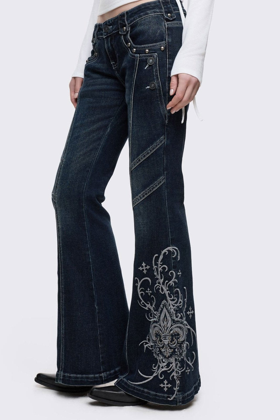 Lis Flare Jeans mit Nieten - Dark Blue Washed