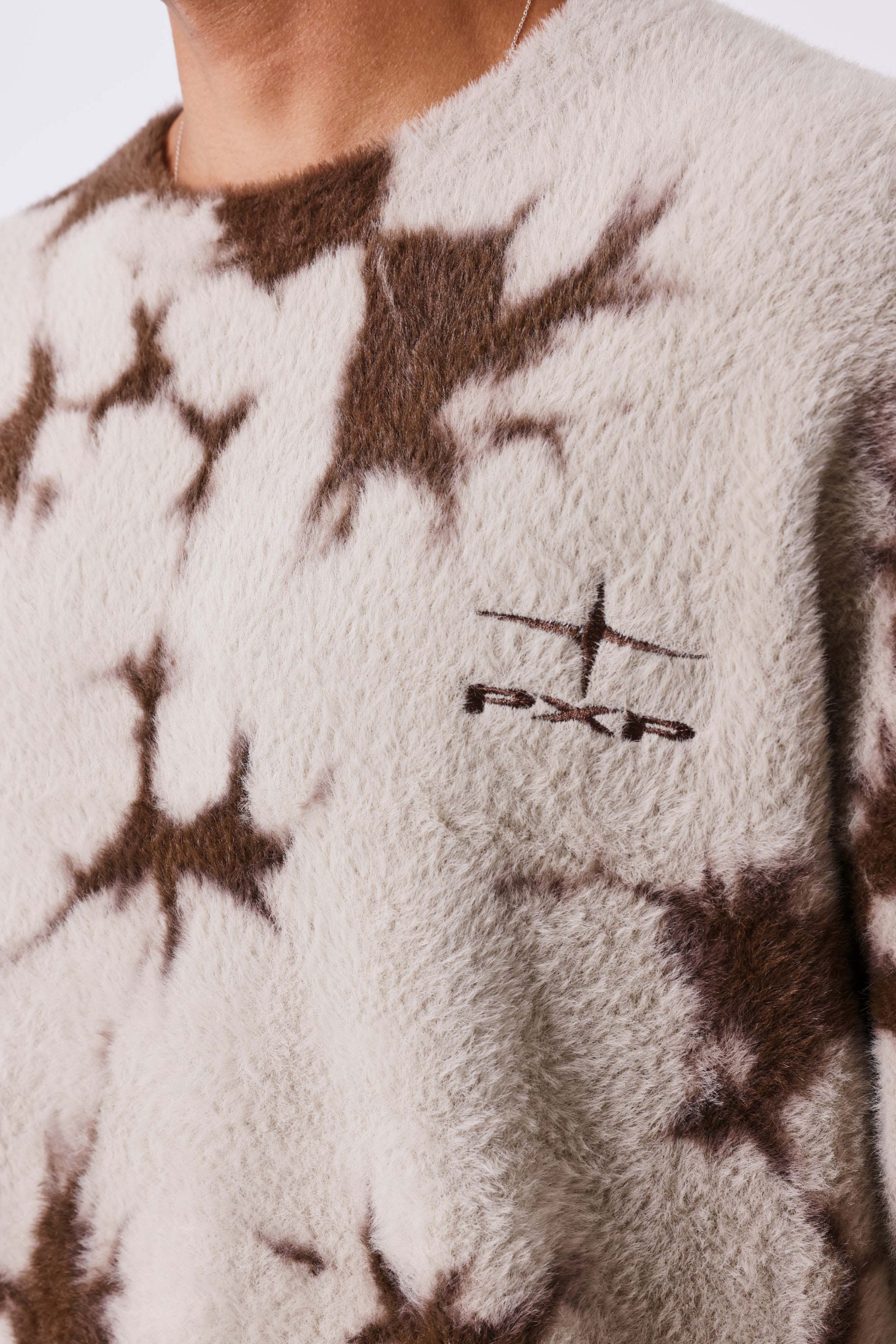 Pull en tricot poilu - Stone + Brown