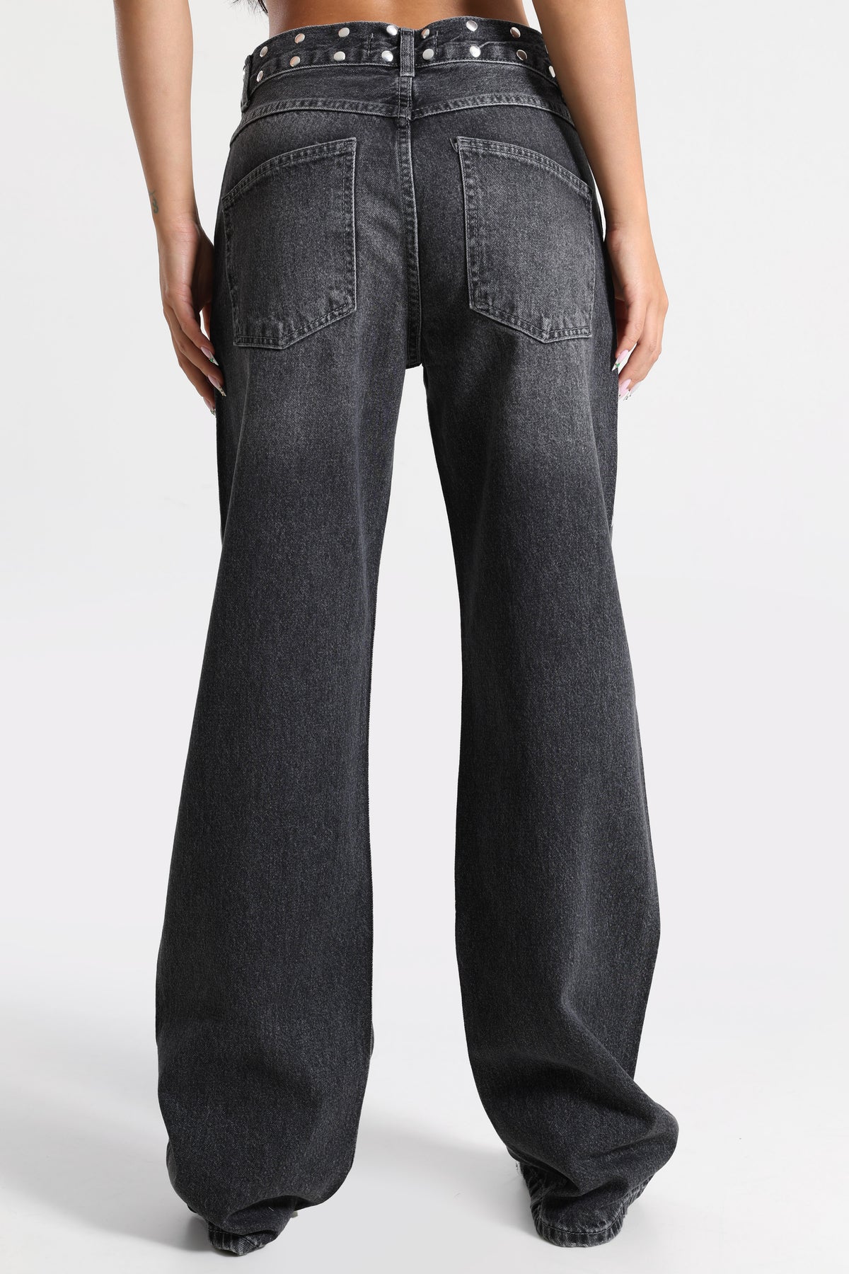 Loose Fit Jeans mit Nieten - Black Denim