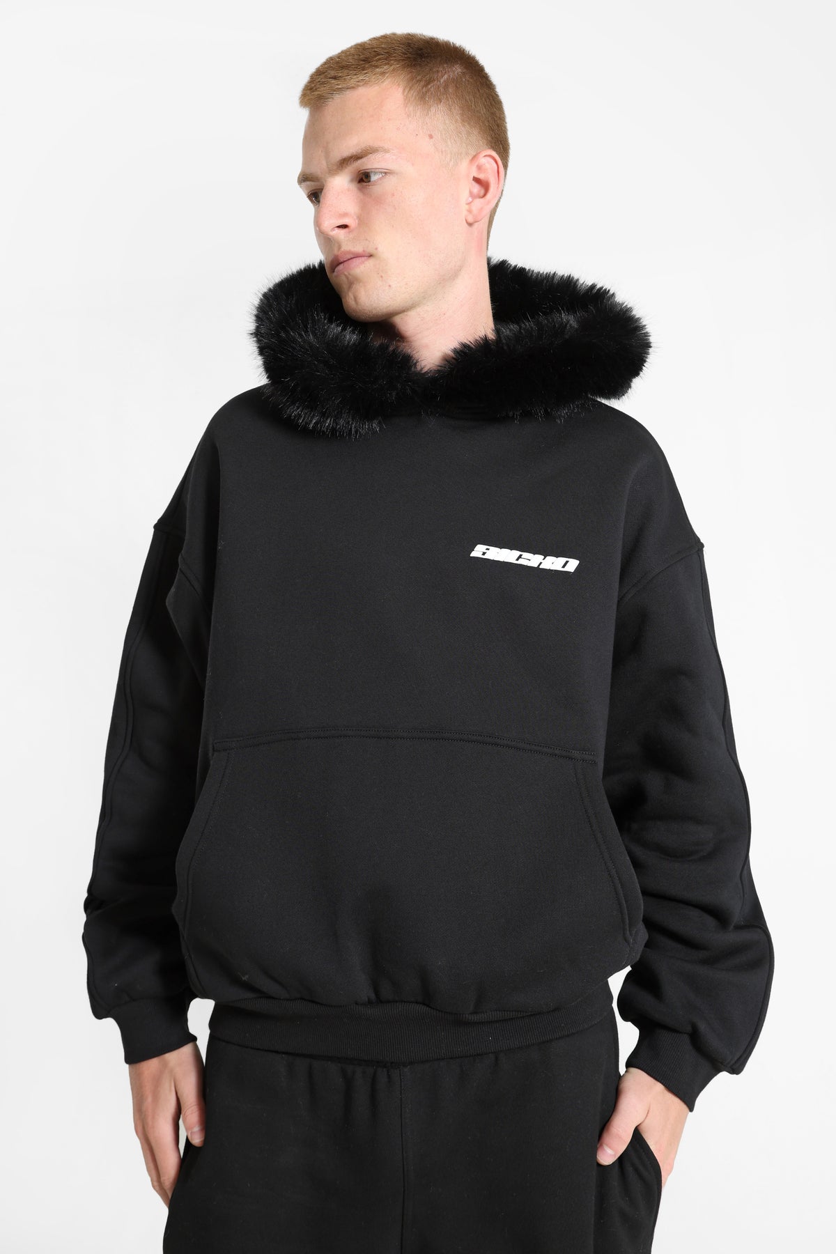 Kapuzensweatshirt - Schwarz + Weiss