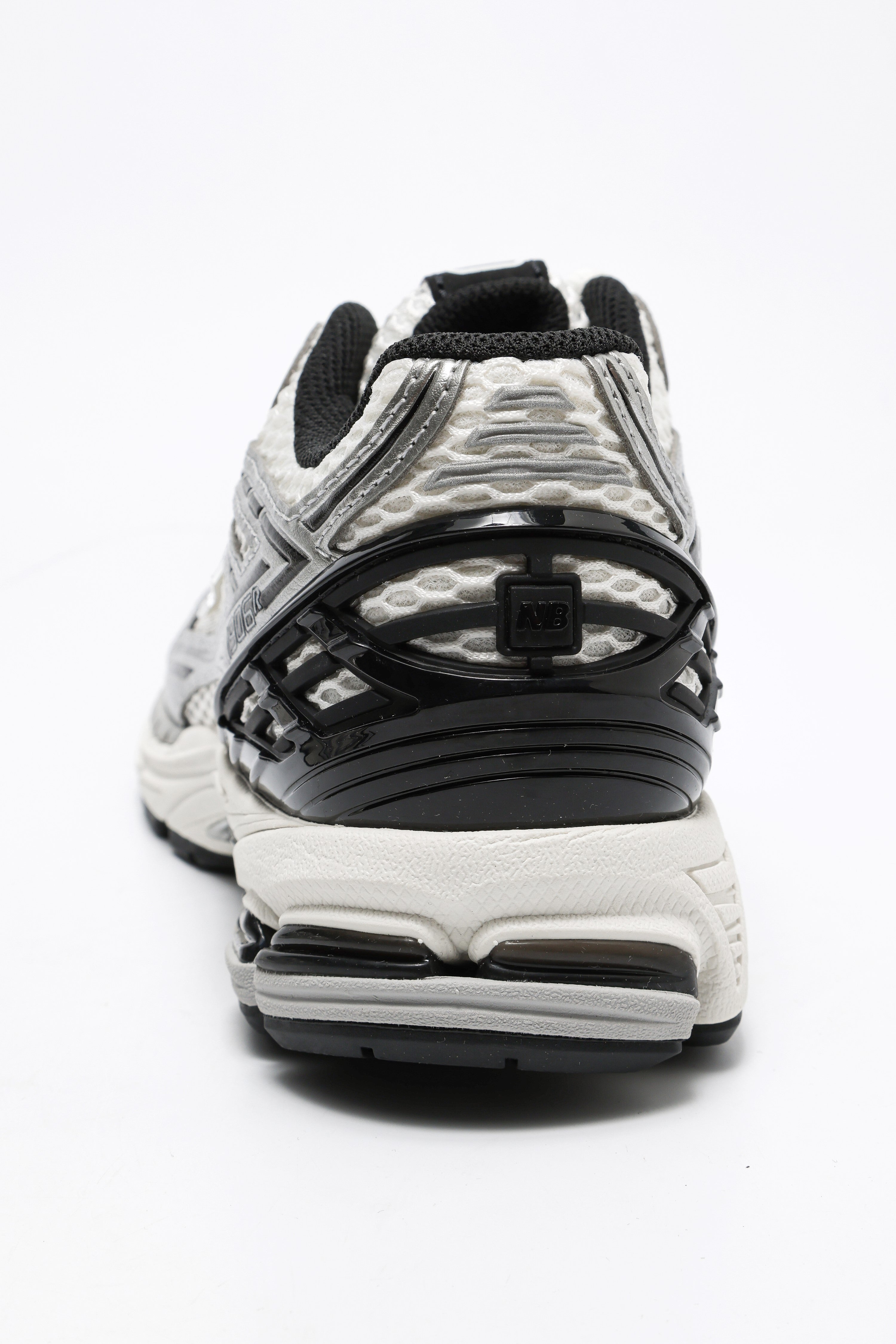 M1906 sneakers - Sea Salt + Silver Metallic + Black