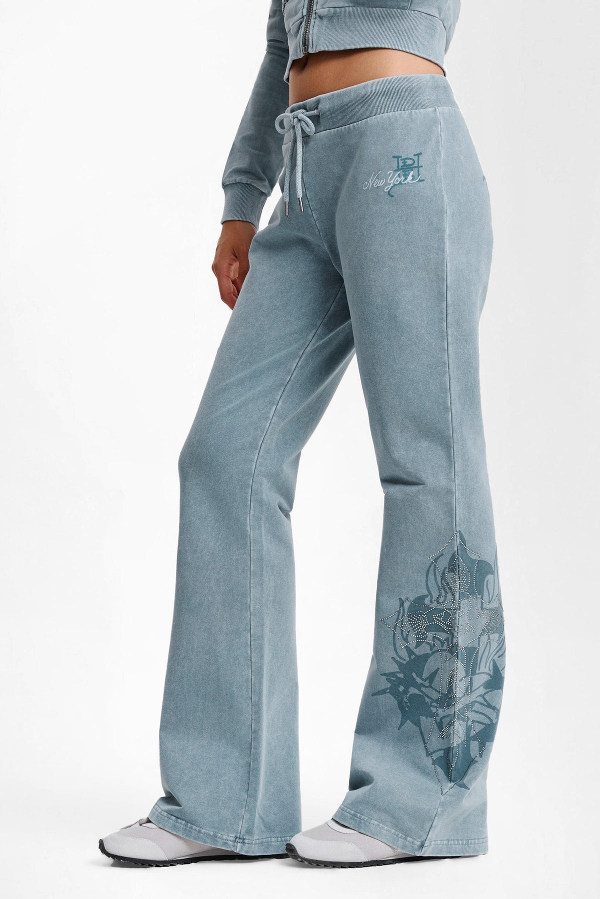 Cross and thorns pantalon flare en sweat - Blue Washed