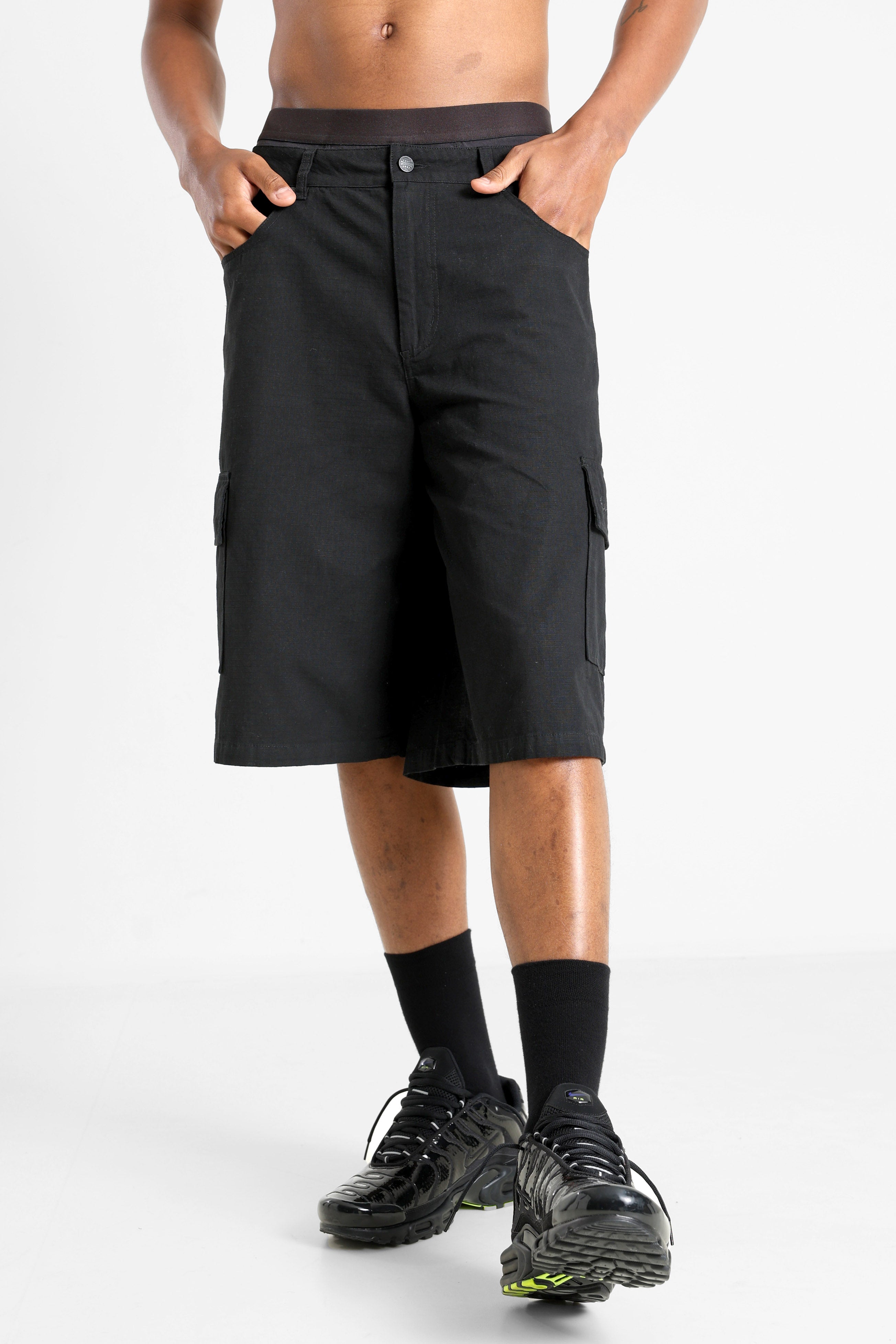 Cargo Bermuda shorts in fabric - Black