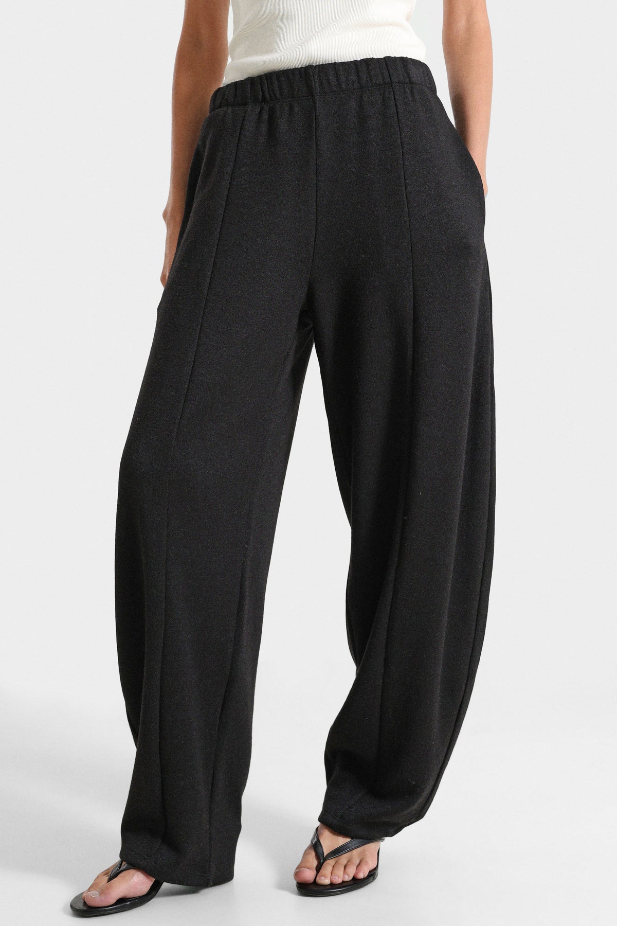 Barrel Fit Stoffhose - Schwarz