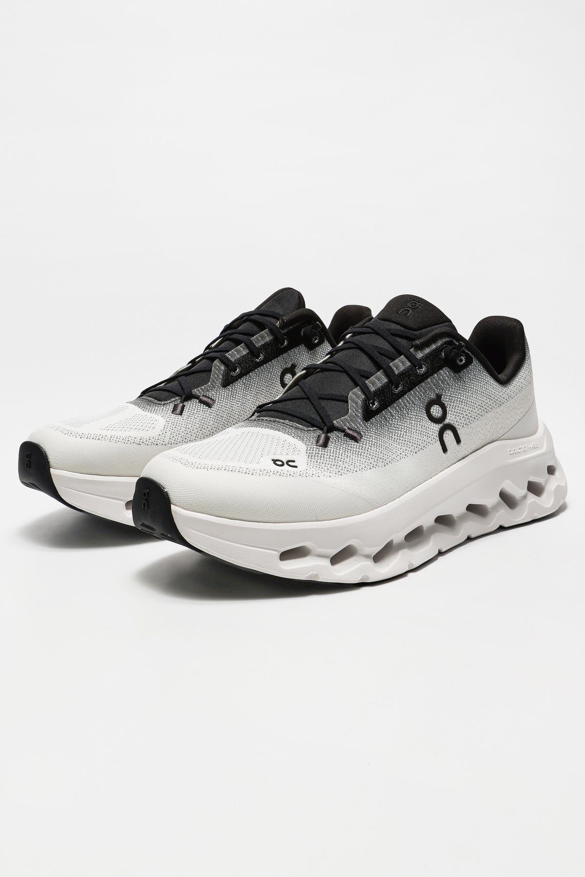 Cloudtilt sneakers - Black + Ivory
