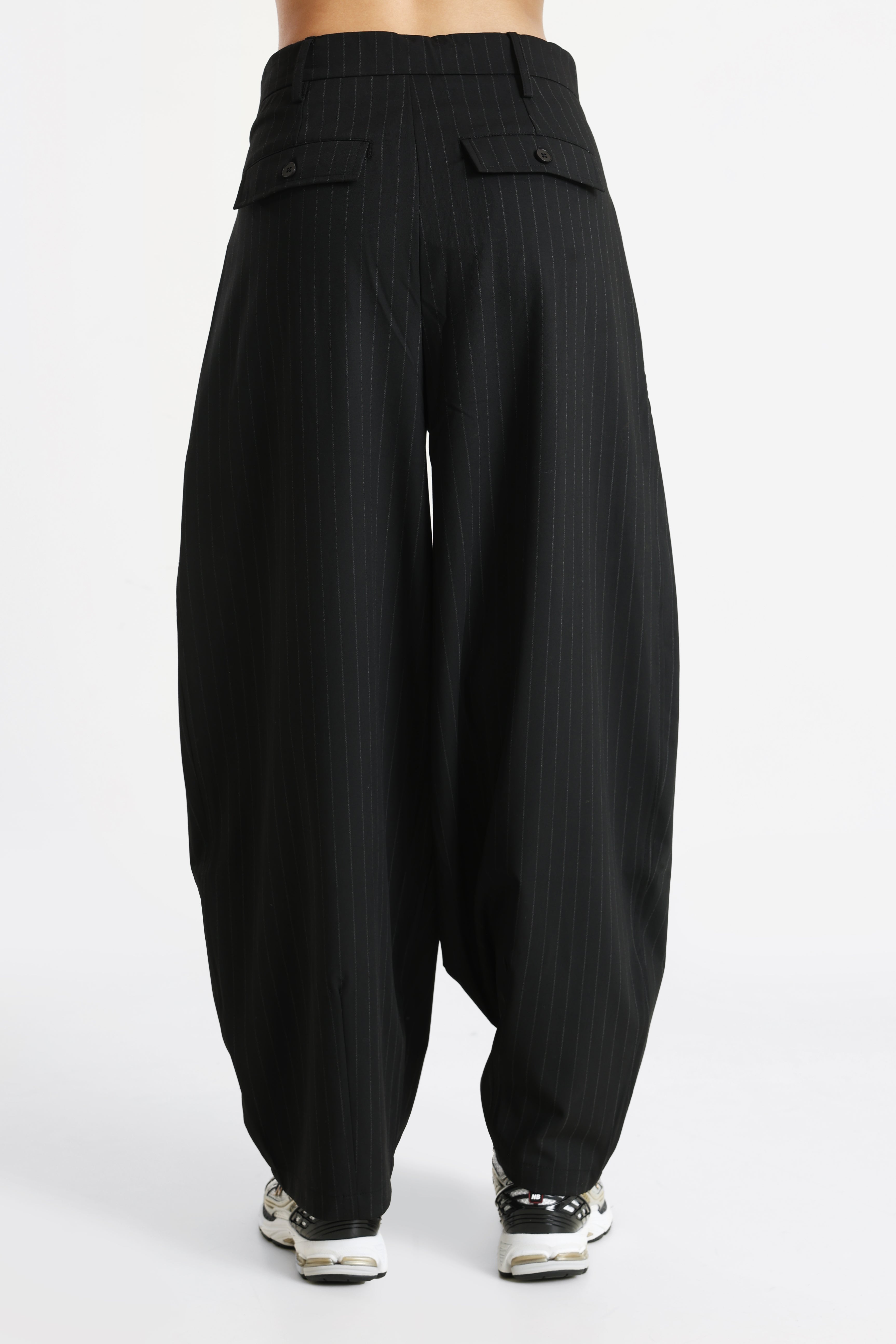 Barrel fit trousers in fabric - Black