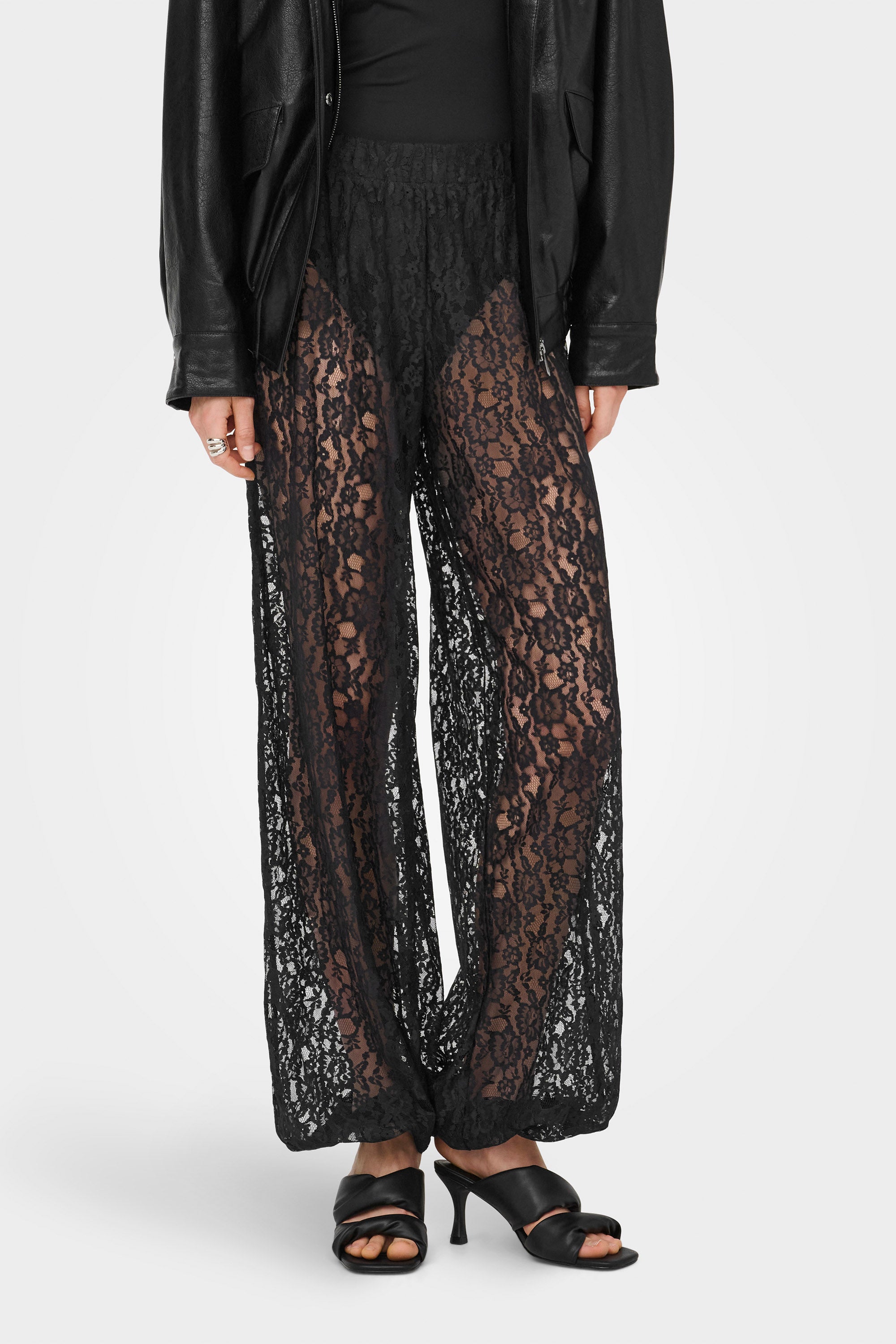 ONLBEA pantalon ballon en dentelle - Black
