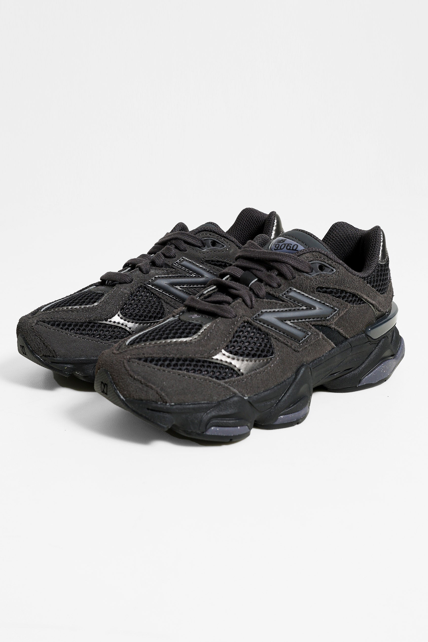 9060 Lace Sneaker - Black + Neptune Grey