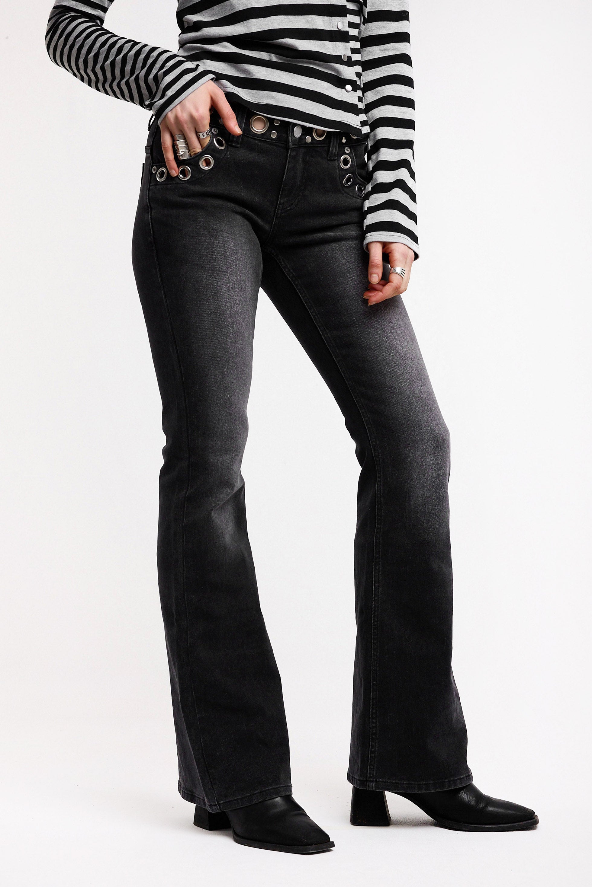 Grade Flare Jeans mit Nieten - Charcoal