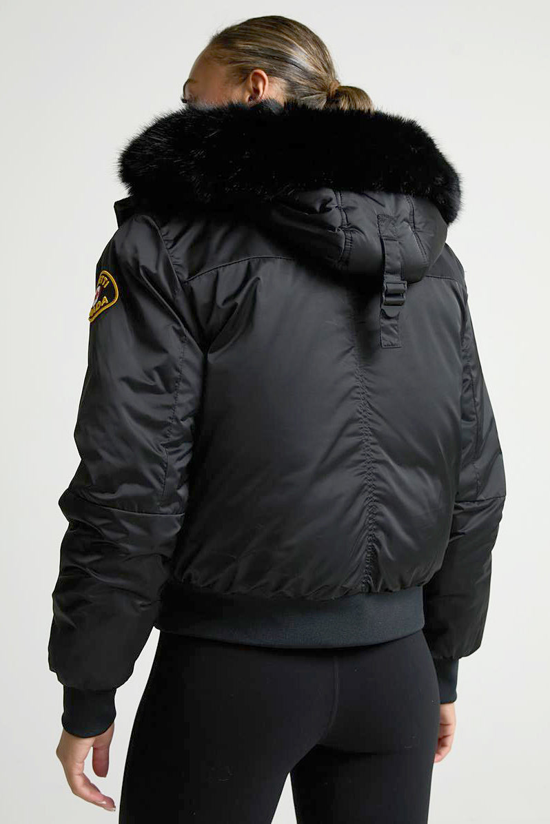 Olivia indossa un bomber imbottito - Black