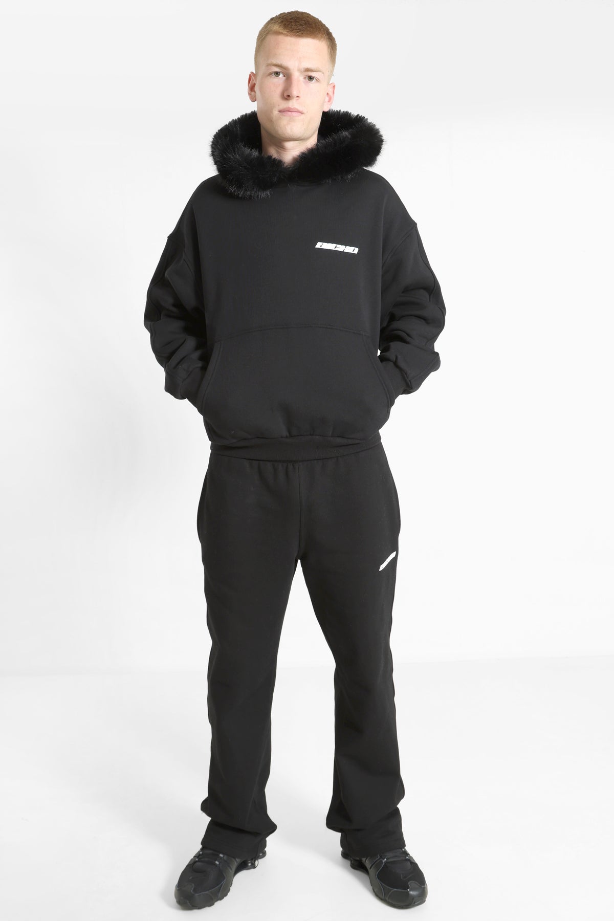 Kapuzensweatshirt - Schwarz + Weiss