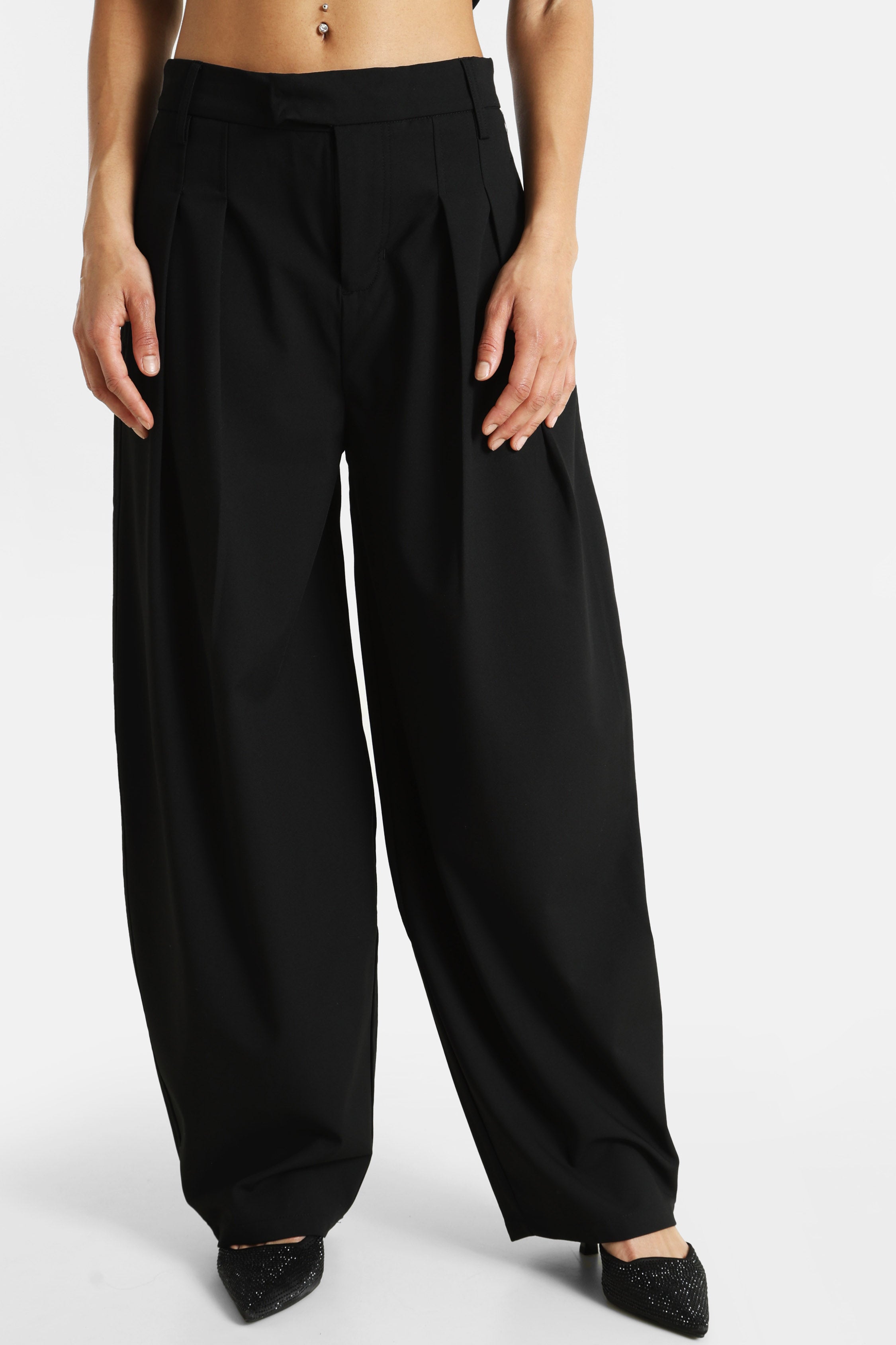 Barrel Fit Stoffhose - Schwarz