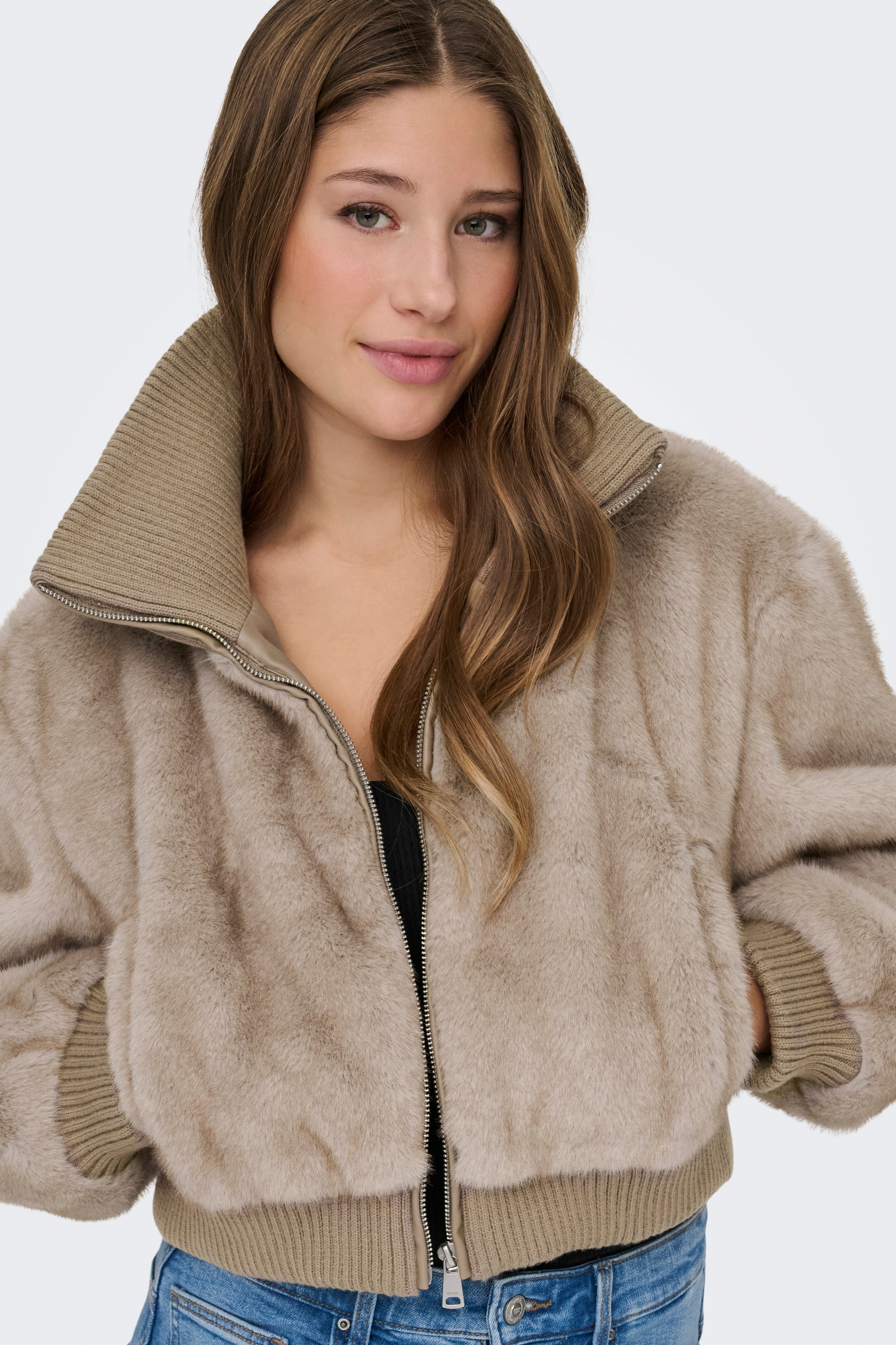 ONLWICKI Short faux fur jacket - String