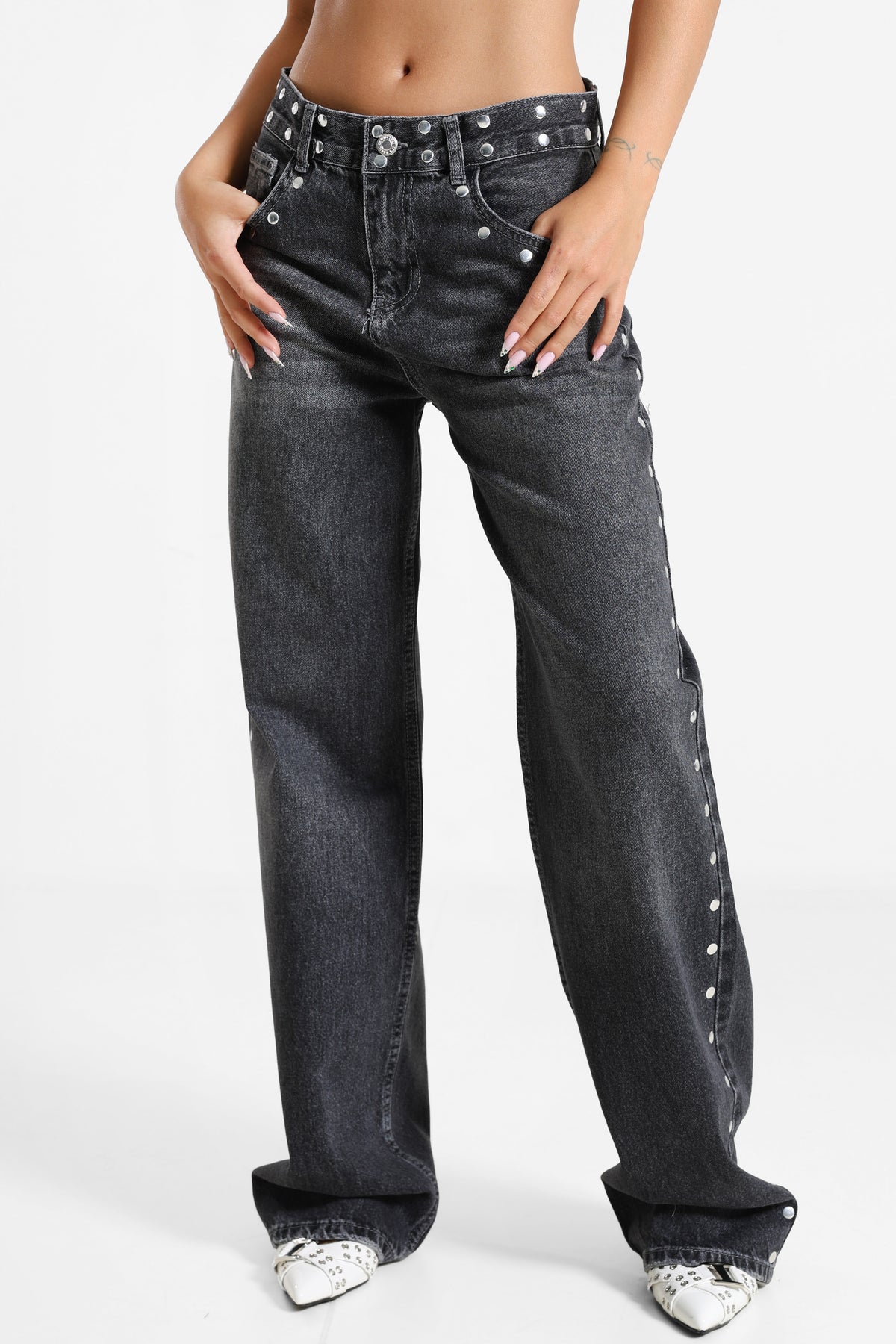 Loose Fit Jeans mit Nieten - Black Denim