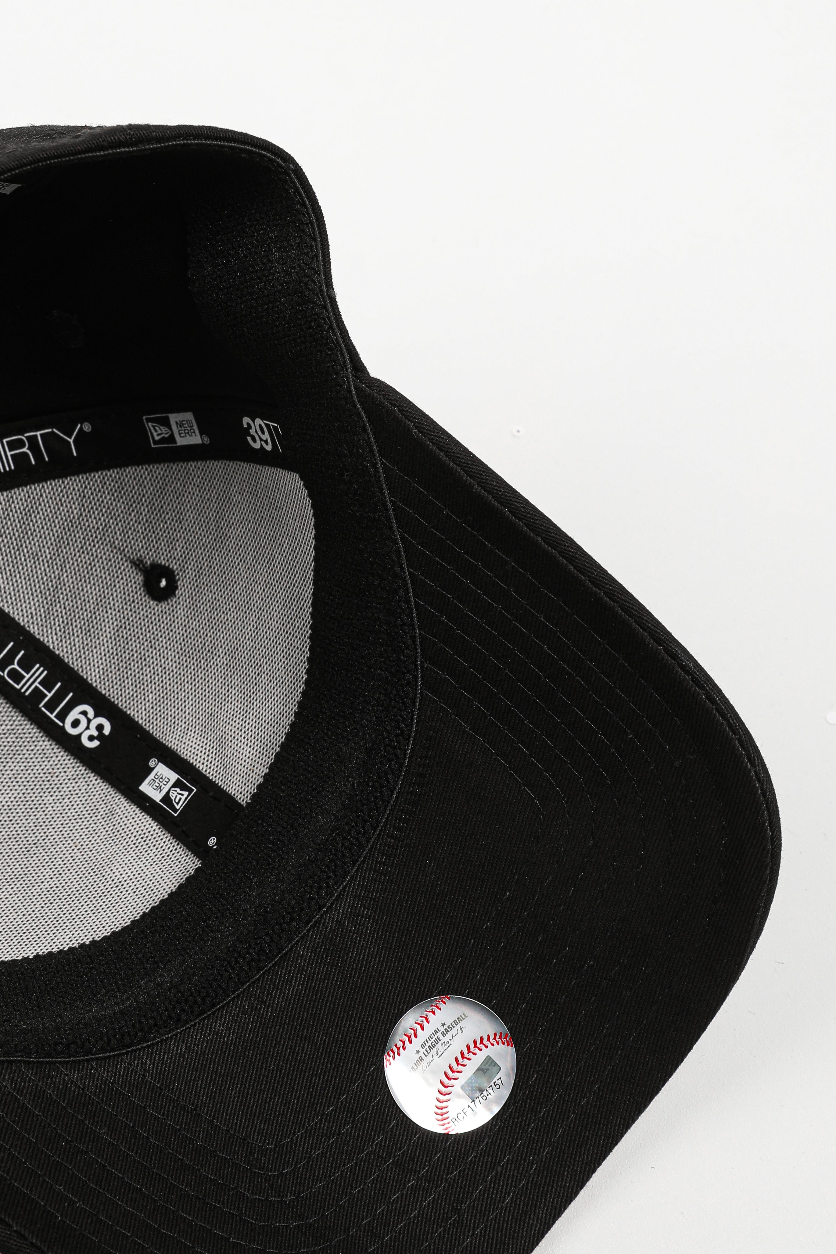 39Thirty Cap - Black + White