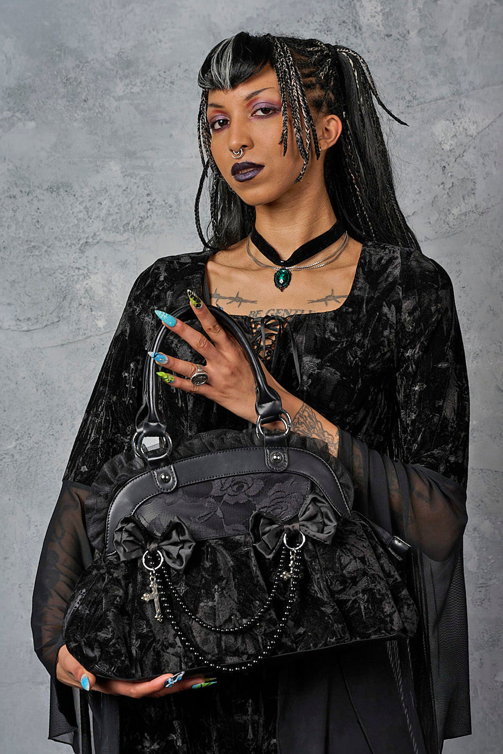 Sanctum Samt Handtasche - Black