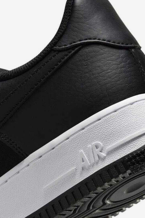 Air Force 1 '07 Sneaker - Black + White