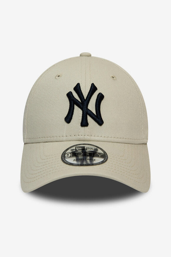 9Forty Cap / Strapback - Stone + Black