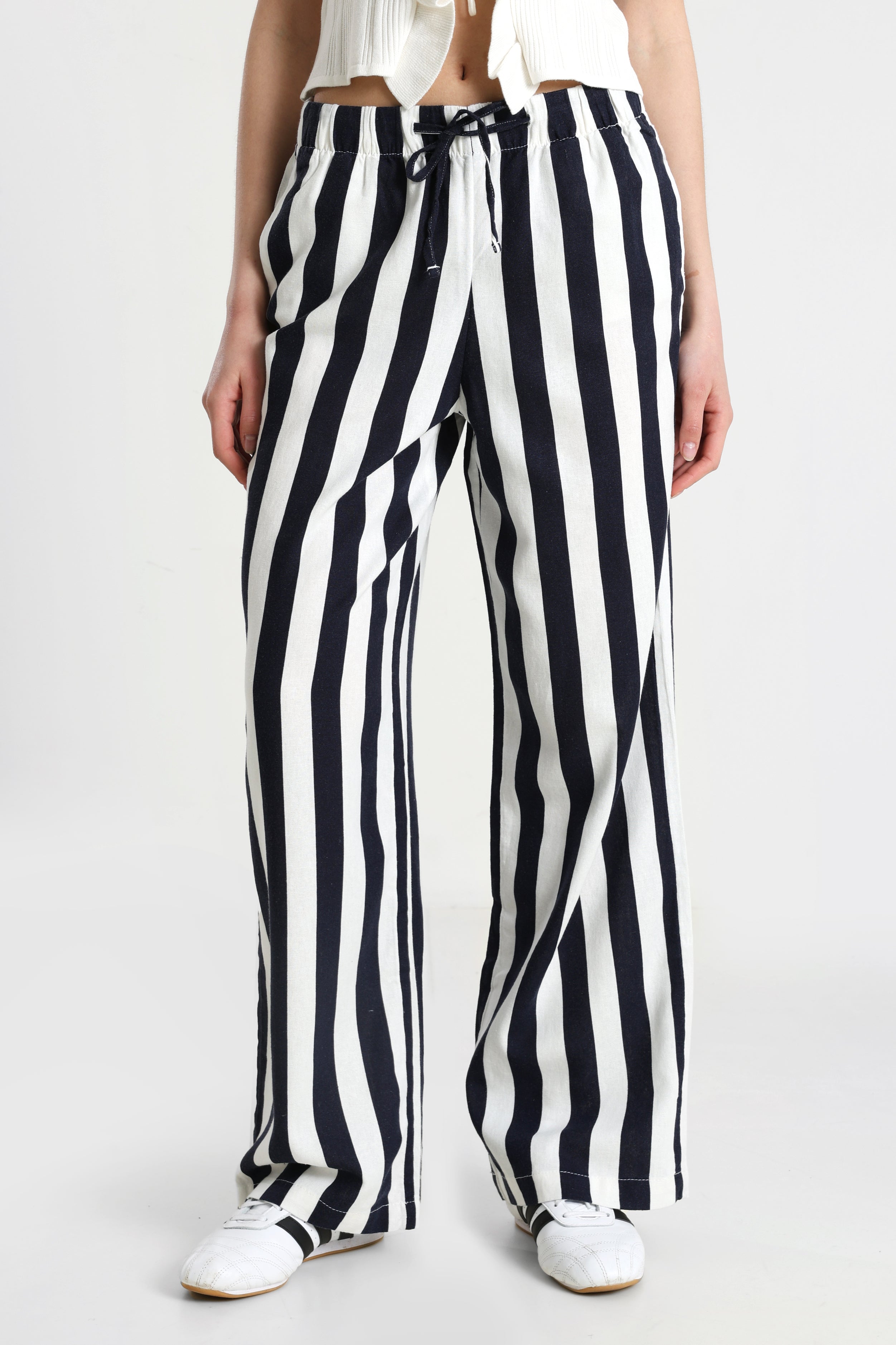 ONLGOA Leinenhose L32 - Cloud Dancer + Navy Blazer