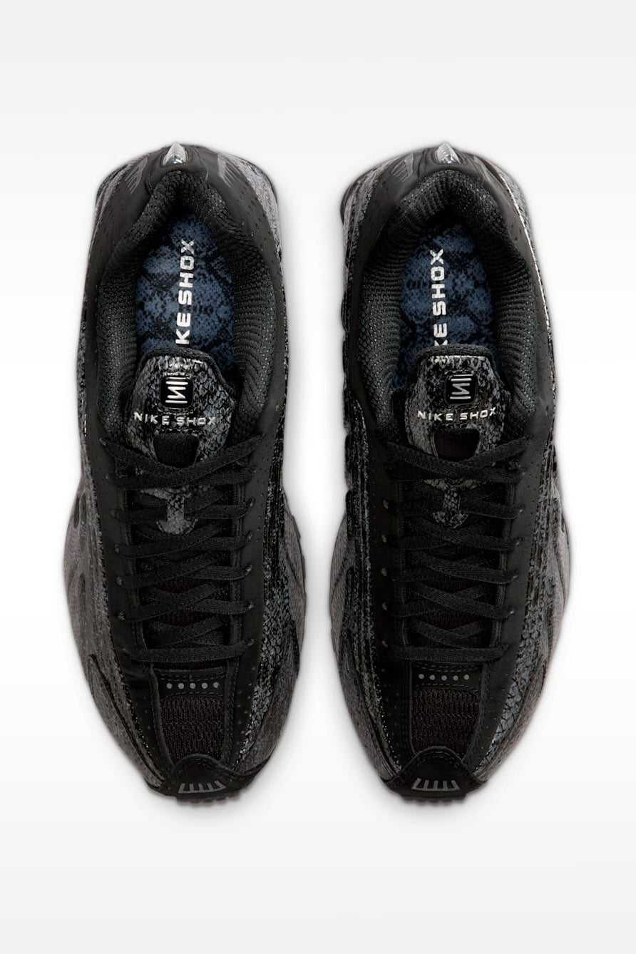 Shox R4 Sneaker - Black + Metallic Silver