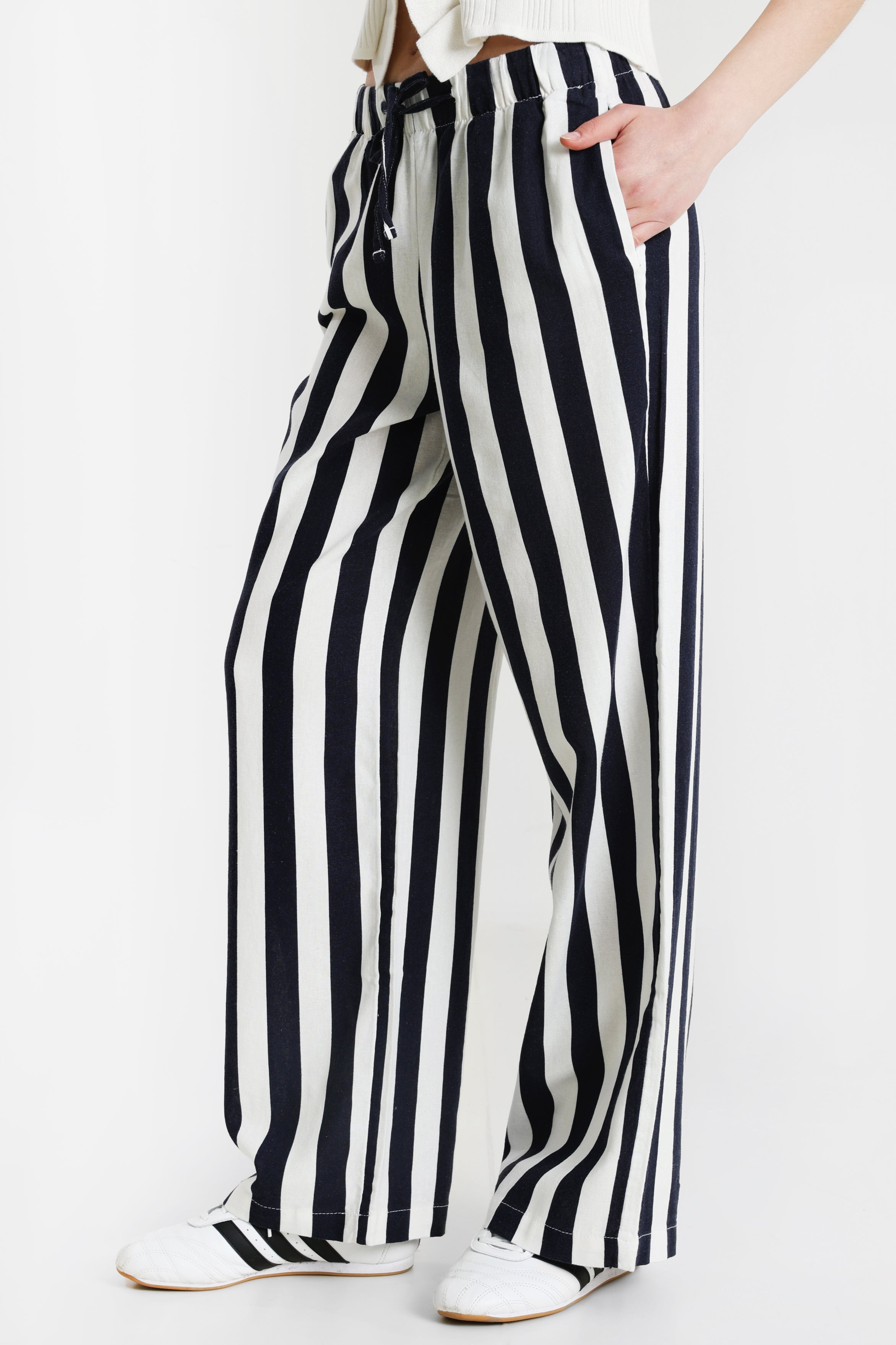 ONLGOA Leinenhose L32 - Cloud Dancer + Navy Blazer