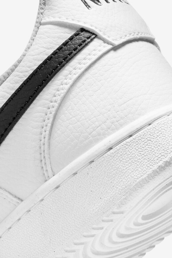 Court Vision Next Nature Sneaker - Weiss + Schwarz