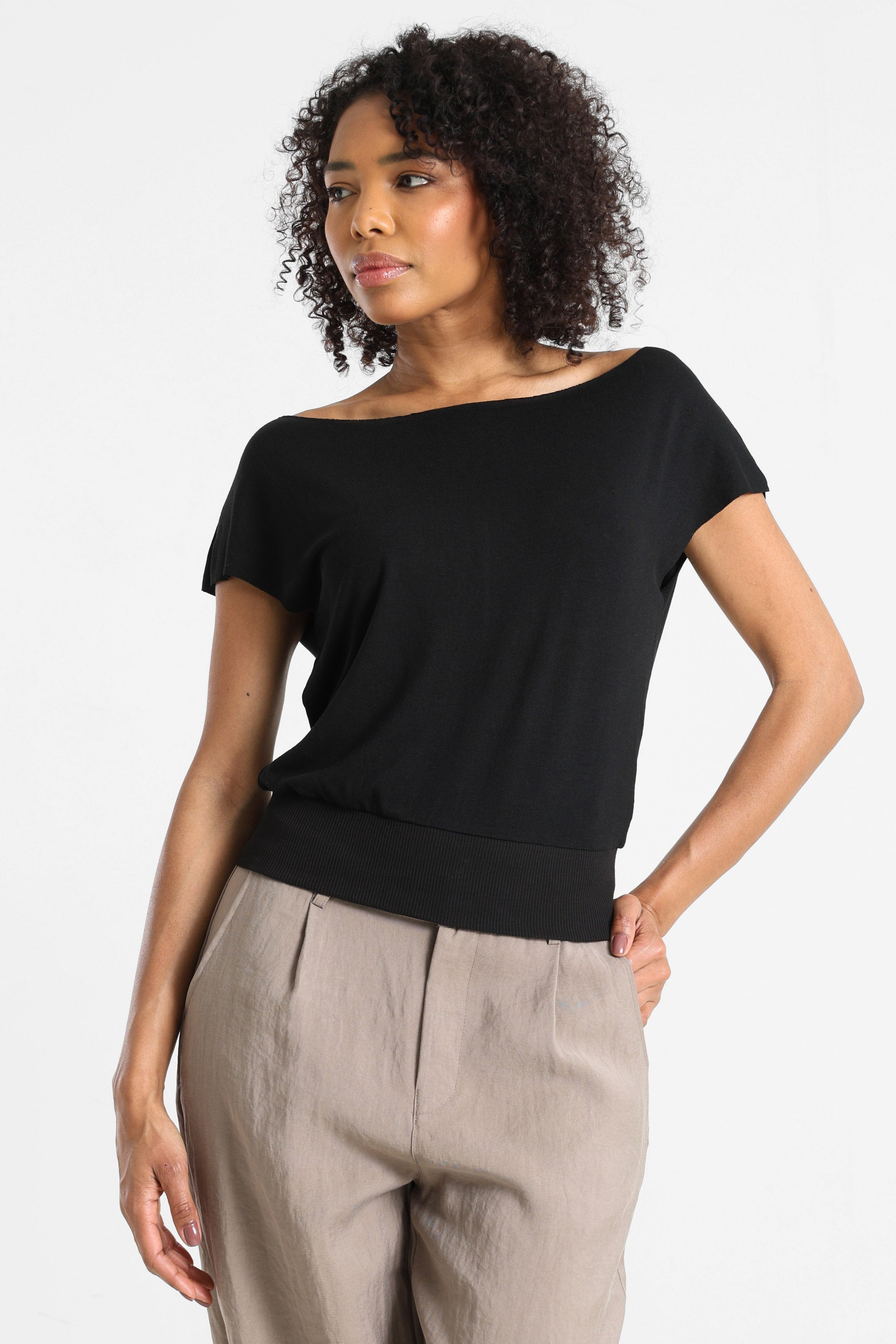 Off Shoulder T-Shirt - Schwarz