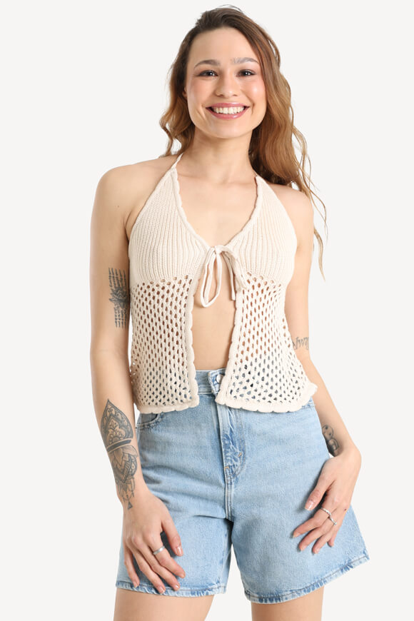 Crop top all'uncinetto con collo alto - beige
