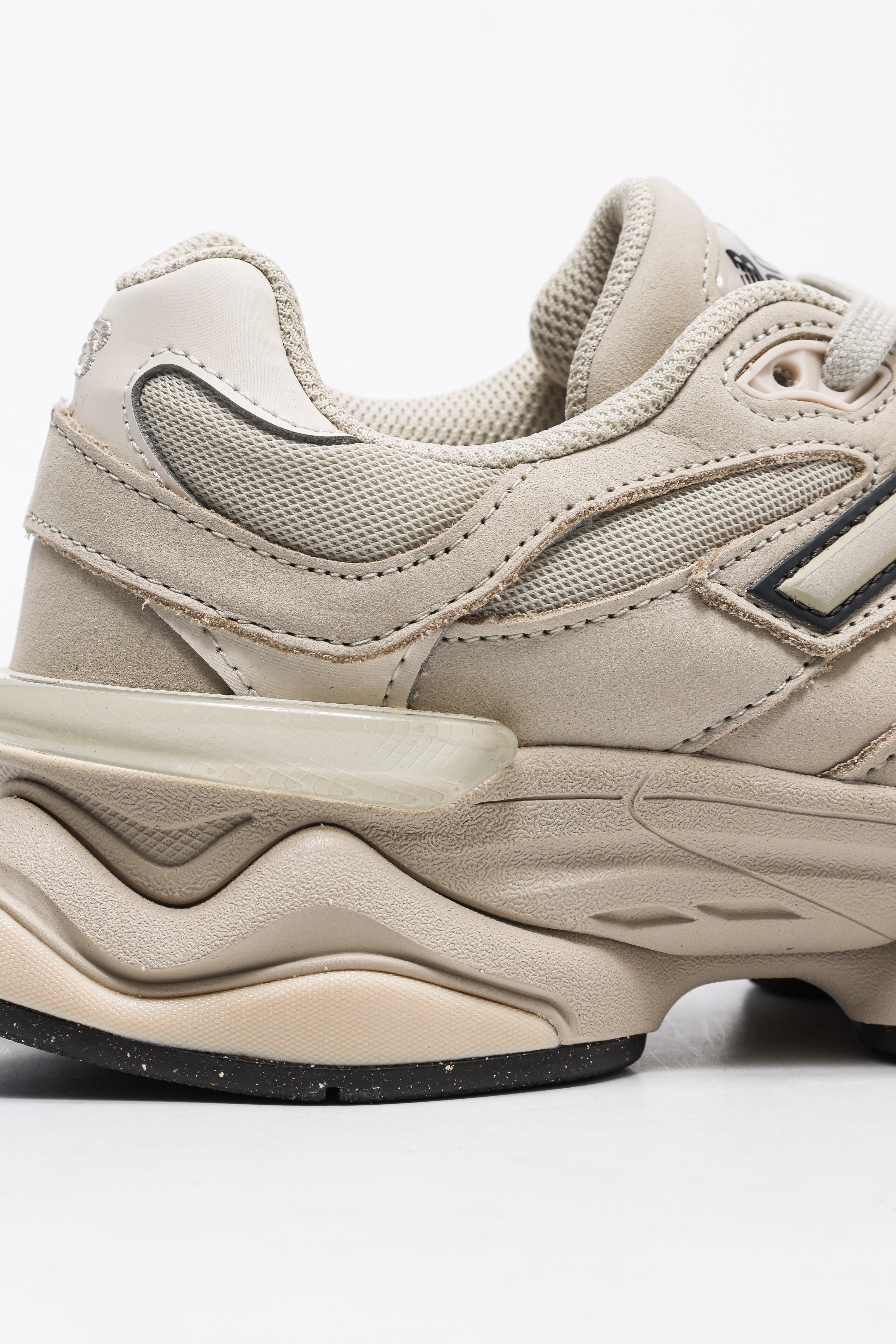 9060 Sneaker - Stone + Beige