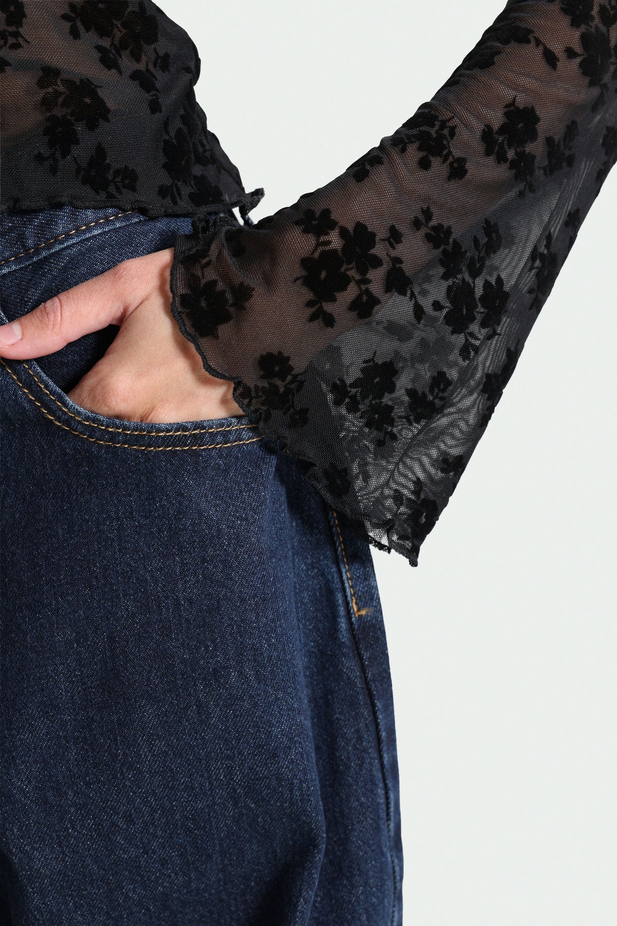 Blusa corta in mesh - Nero