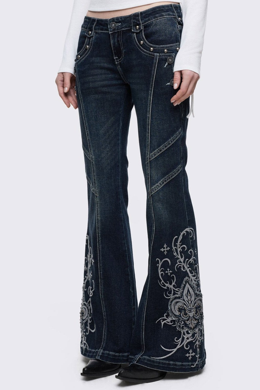 Lis Flare Jeans mit Nieten - Dark Blue Washed