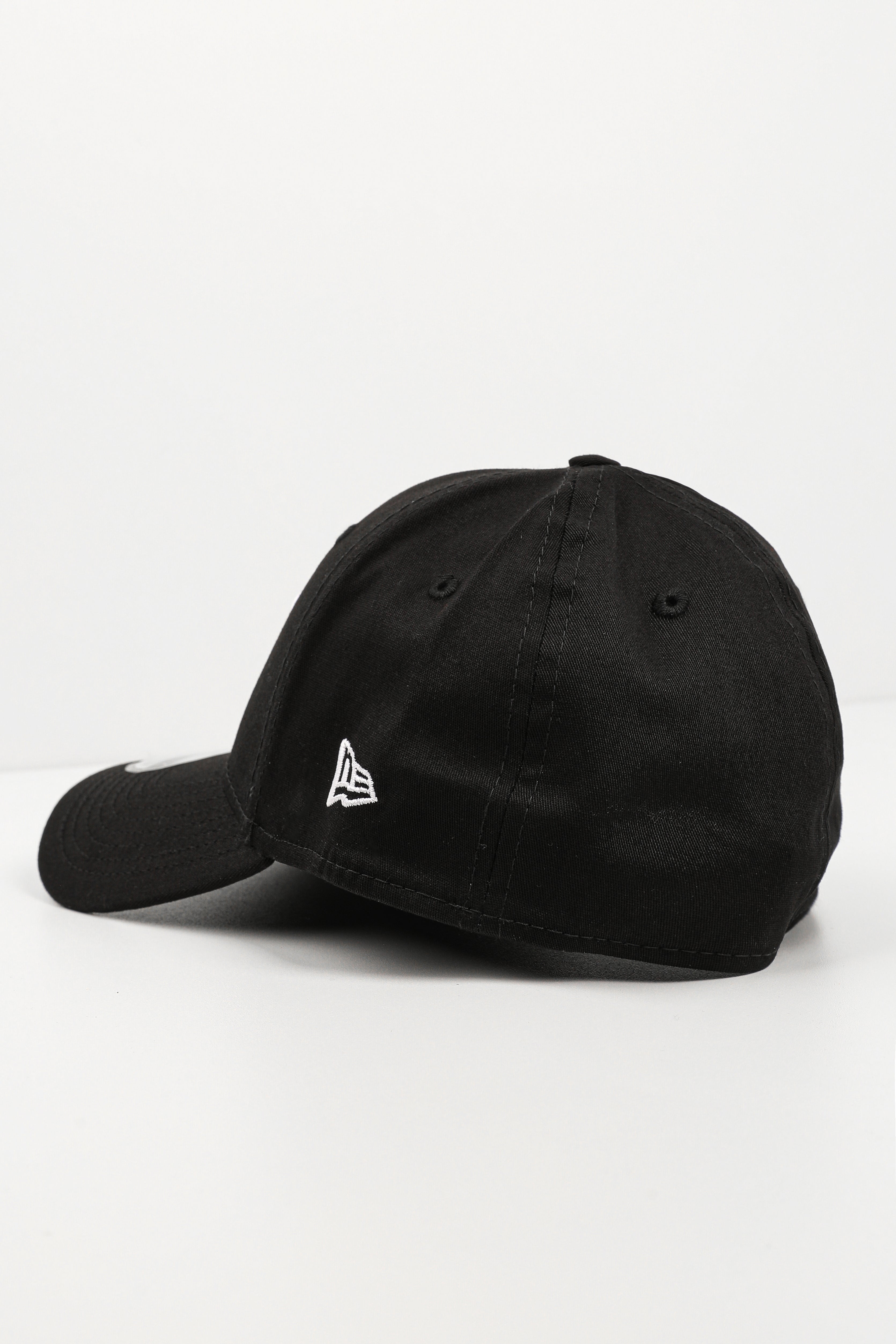 39Thirty Cap - Black + White