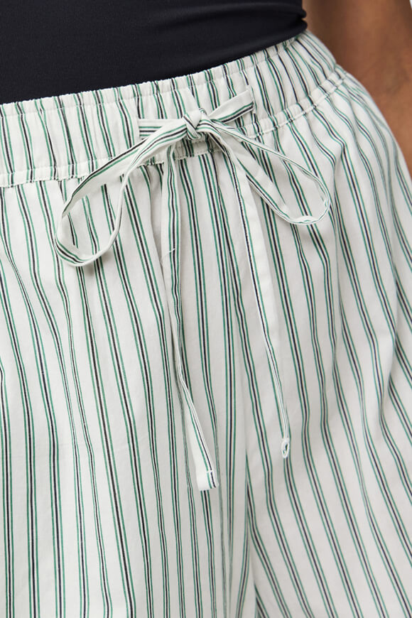 PCTAELYN fabric shorts - Cloud Dancer + Green