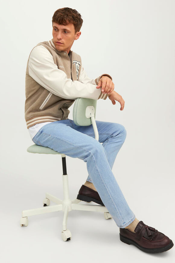 Chris Relaxed Fit Jeans L32 - Light Blue Denim