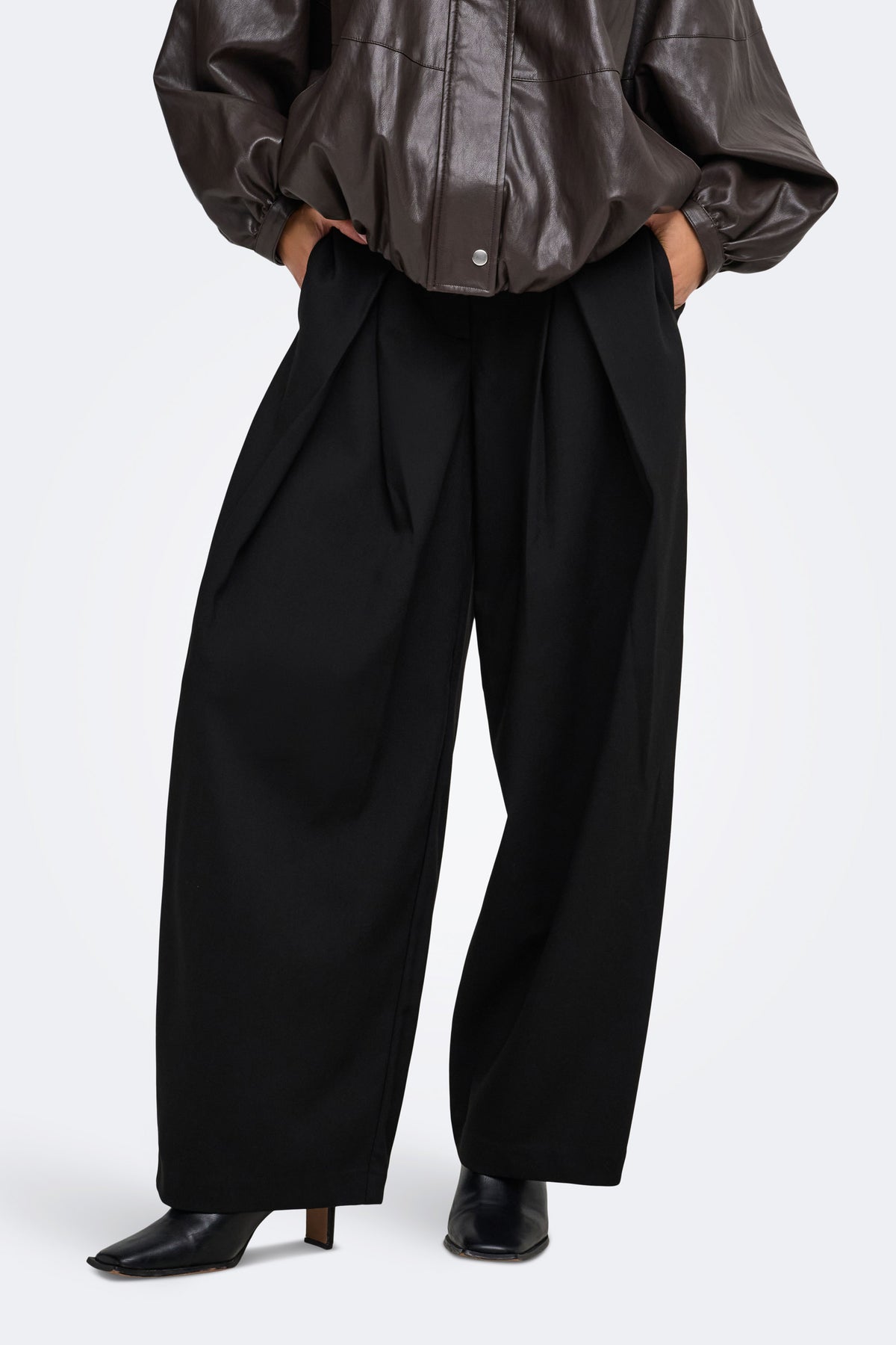 ONLYASMINE pantalon barrel fit en tissu L32 - Black